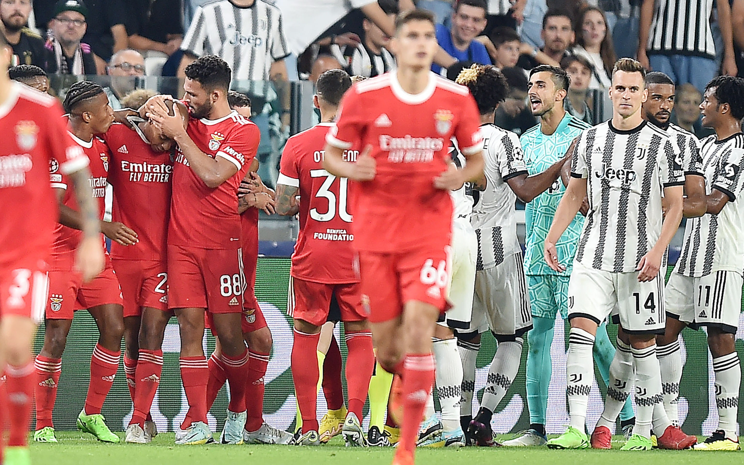 Juventus se complicó en un grupo dominado por PSG y Benfica