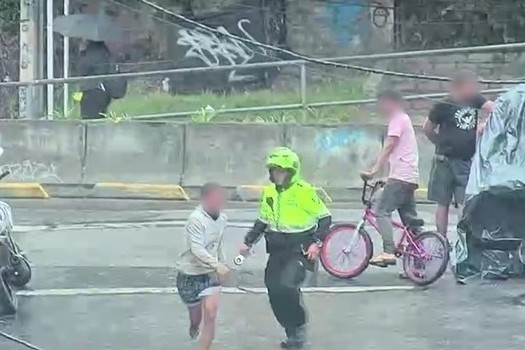 En flagrancia: así cayeron dos sujetos que robaban cableado de la ETB en Chapinero