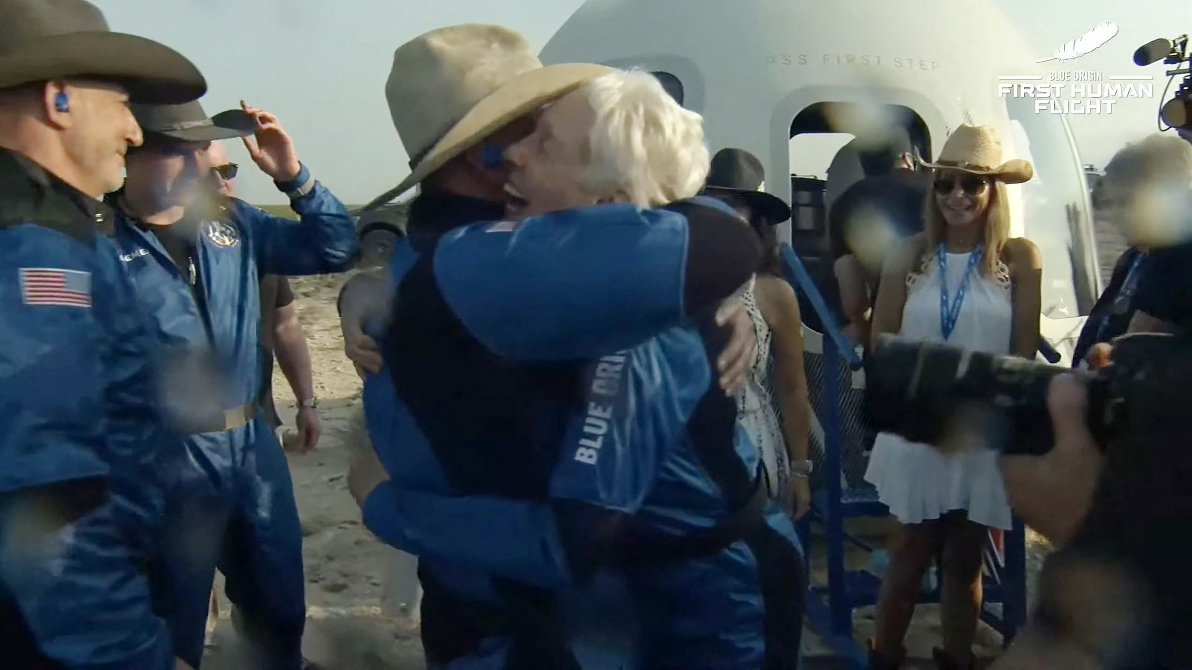 En fotos: así fue el viaje al espacio de Jeff Bezos, el hombre más rico del mundo