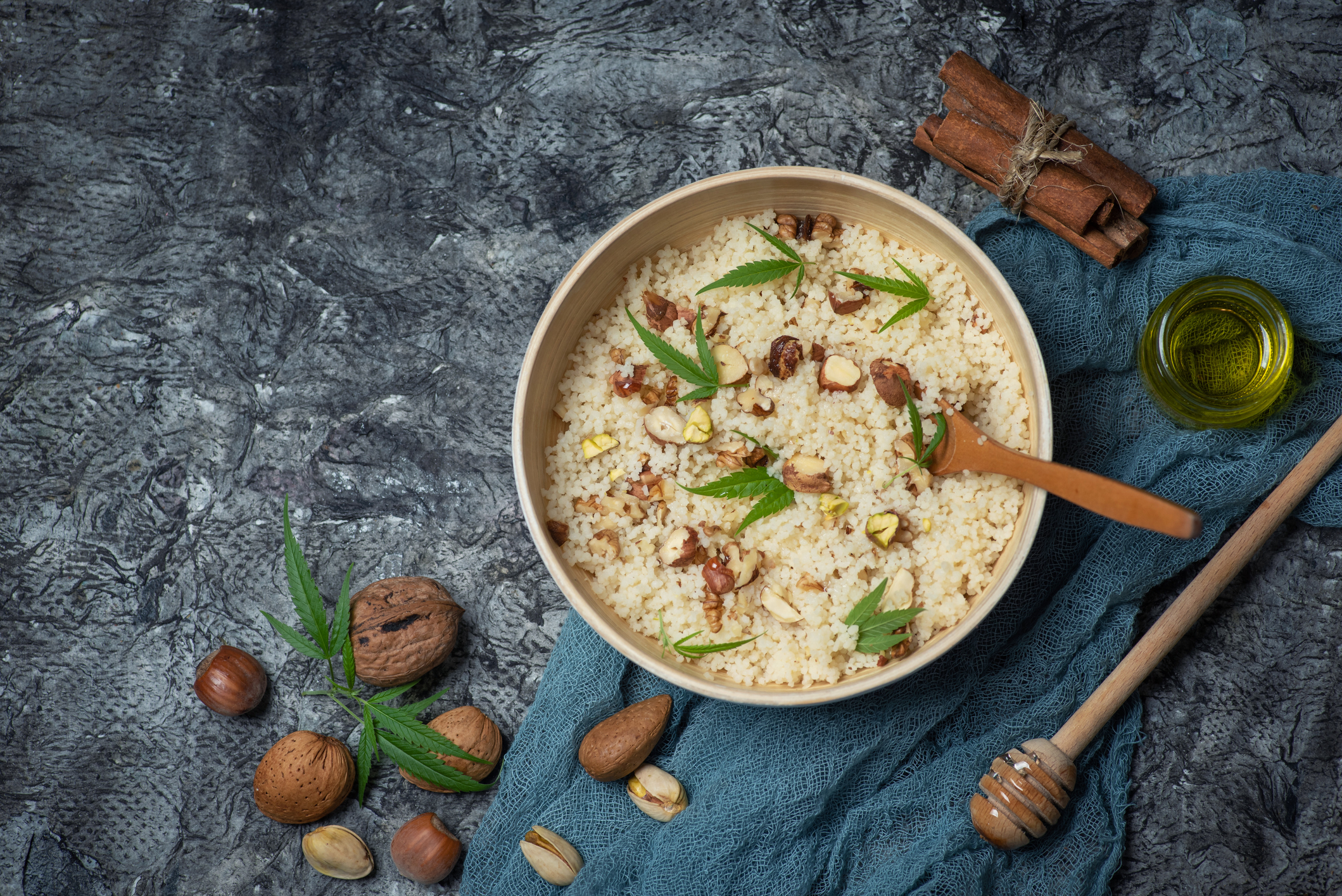 Arroz con almendras y ciruelas pasas para darle la bienvenida al 2026