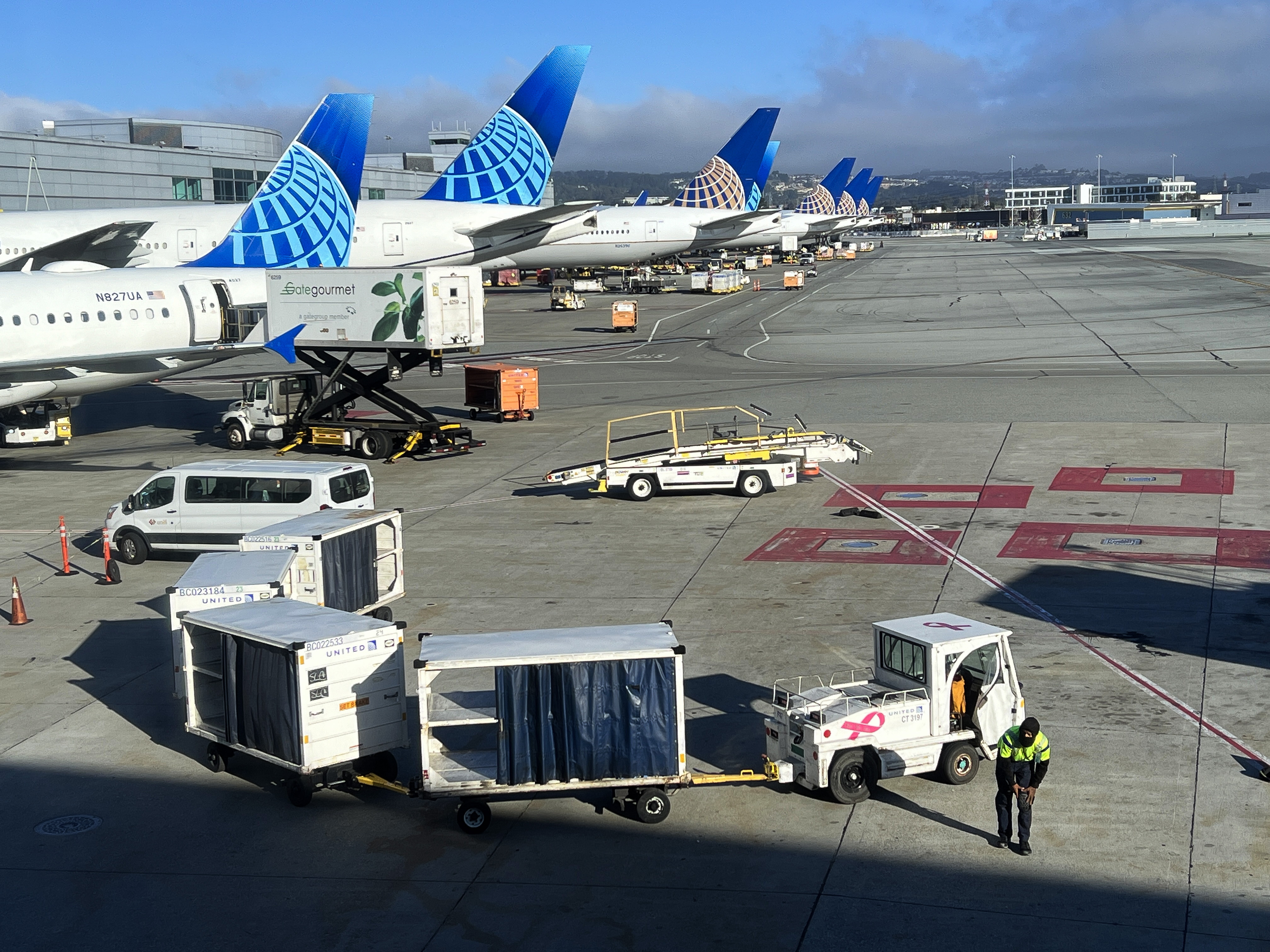 Un piloto llevaba 2 horas de vuelo y regresó al notar que olvidó su pasaporte