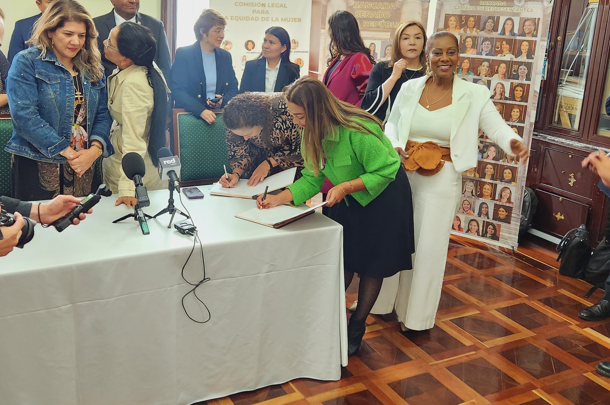 El 13 de noviembre de 2024 se radicó en el Congreso de la República el proyecto de ley "Inírida: Mujeres en Biodiversidad".