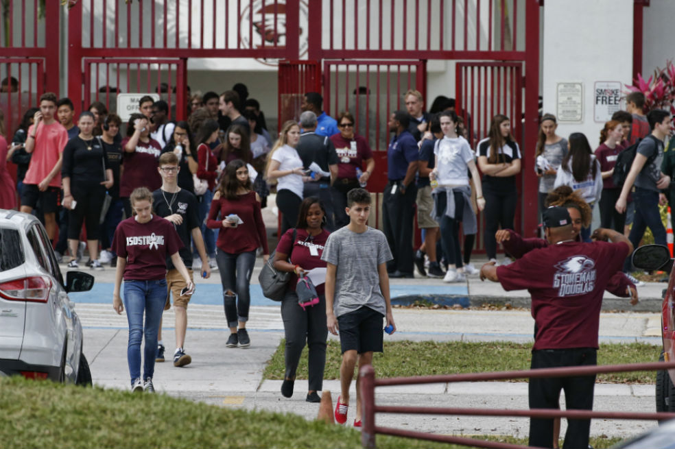 «Fue muy triste volver y no ver a mis amigos»: sobrevivientes de Florida regresaron a clases