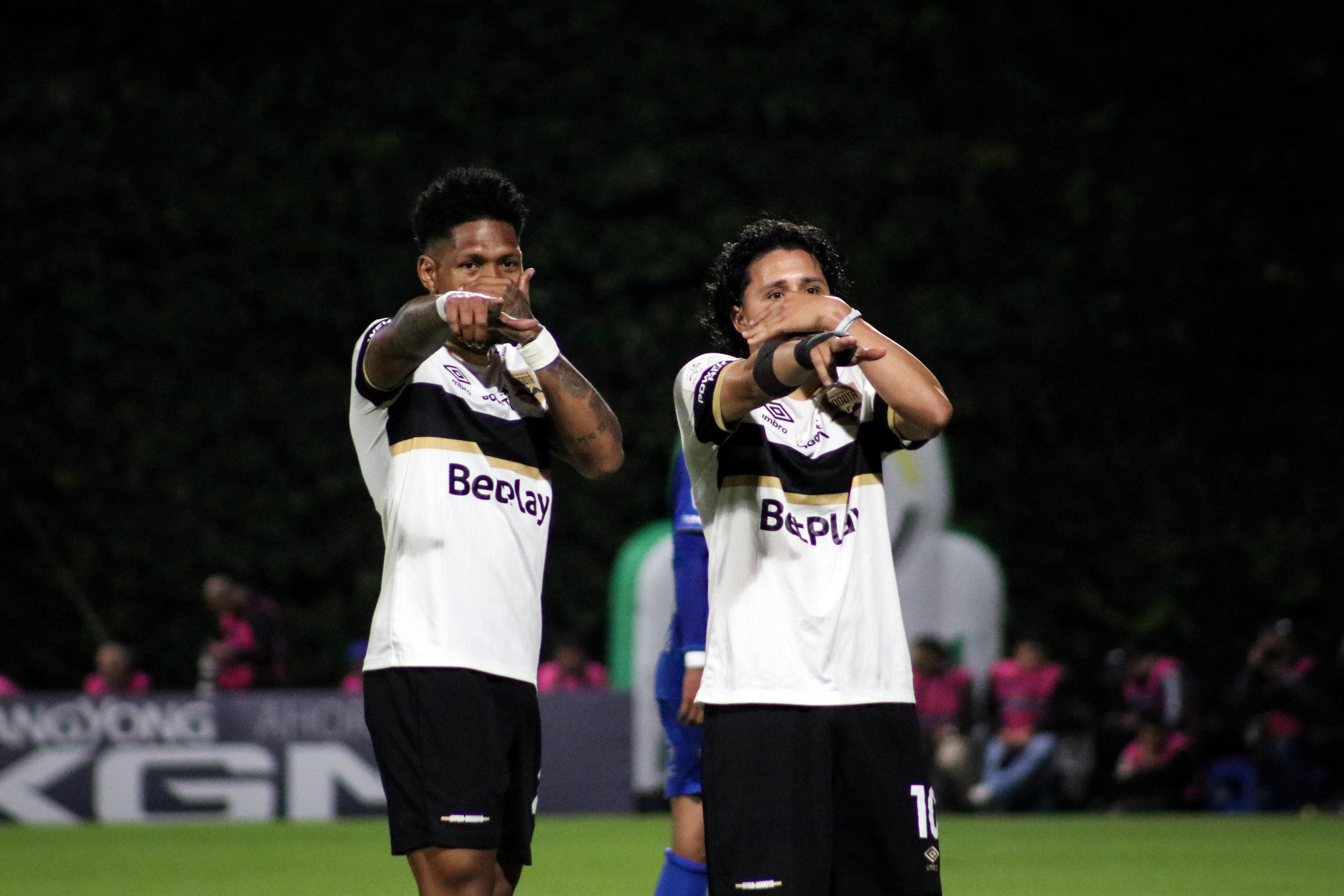 El nuevo equipo sensación del fútbol profesional colombiano le propinó una dura derrota a los embajadores, que venían levantando cabeza y sumaron una dura derrota contra el líder del campeonato.