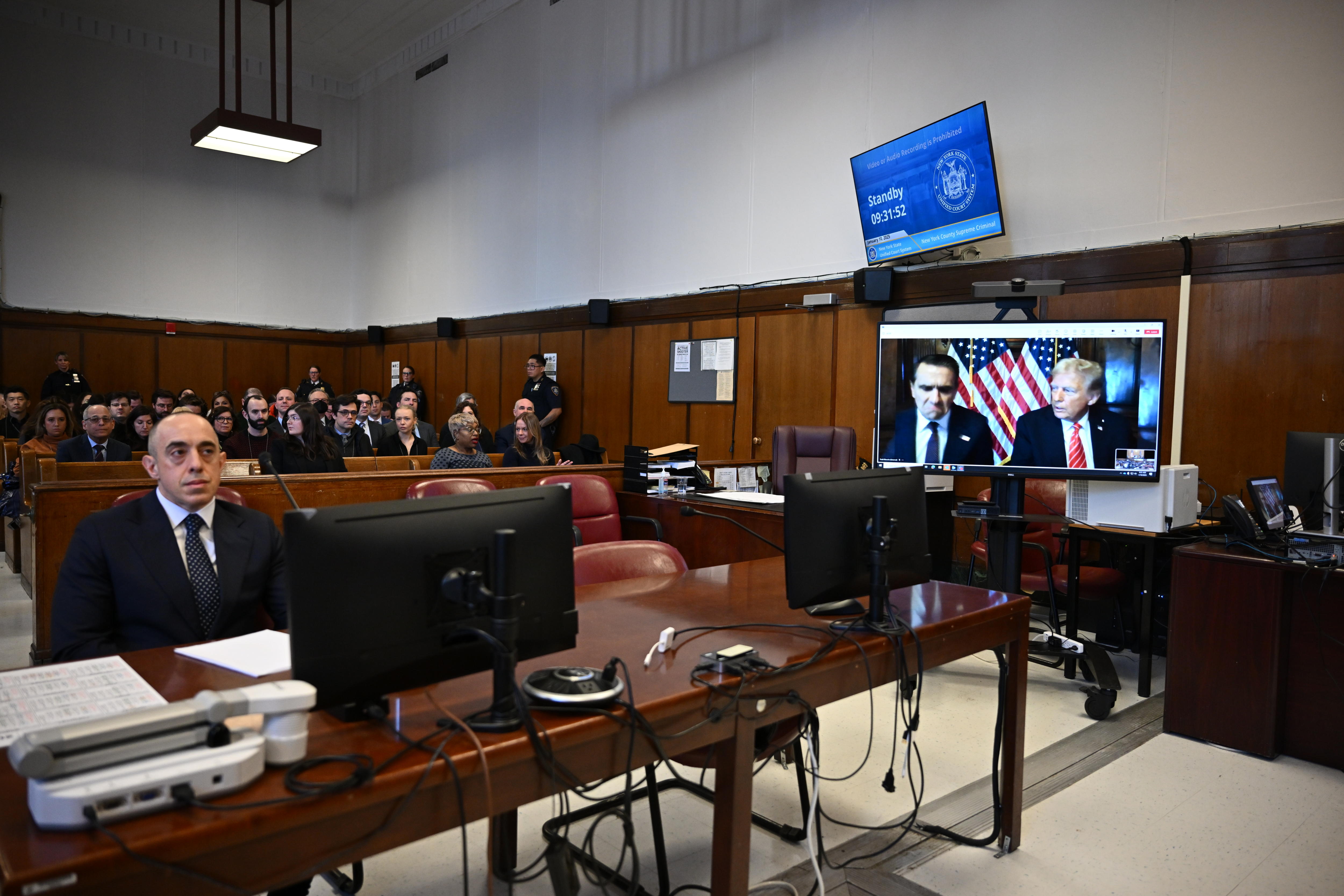 New York (United States), 10/01/2025.- Trump attorney Emil Bove (L) looks on as former US President and president-elect Donald Trump and his attorney Todd Blanche appear on a screen remotely for a sentencing hearing in Trump's hush money criminal case in front of New York State Judge Juan Merchan at New York Criminal Court in Manhattan in New York City, USA, 10 January 2025. The US Supreme Court cleared the way for Trump's sentencing in his hush money criminal case he prepares to begin his second term in office. (Nueva York) EFE/EPA/ANGELA WEISS / POOL