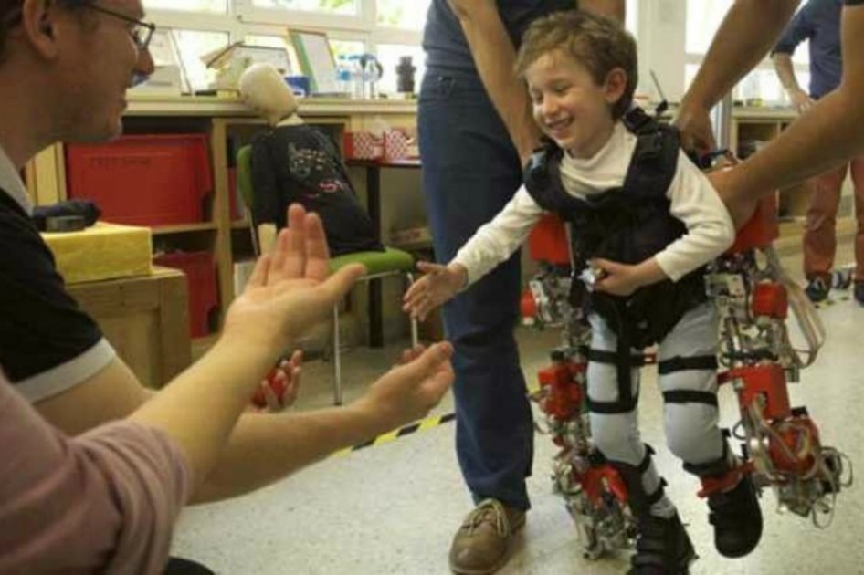 Primer exoesqueleto para niños