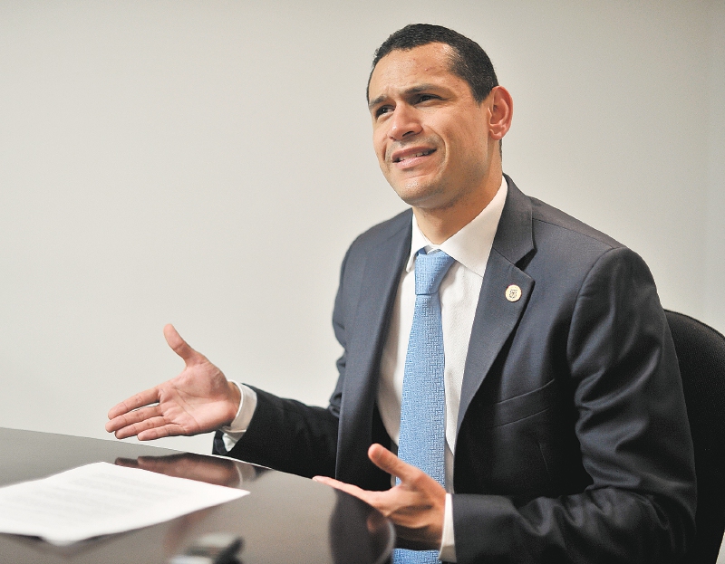 “Tiene el aval del Centro Democrático y lo critica”: Palacios a Gabriel Santos