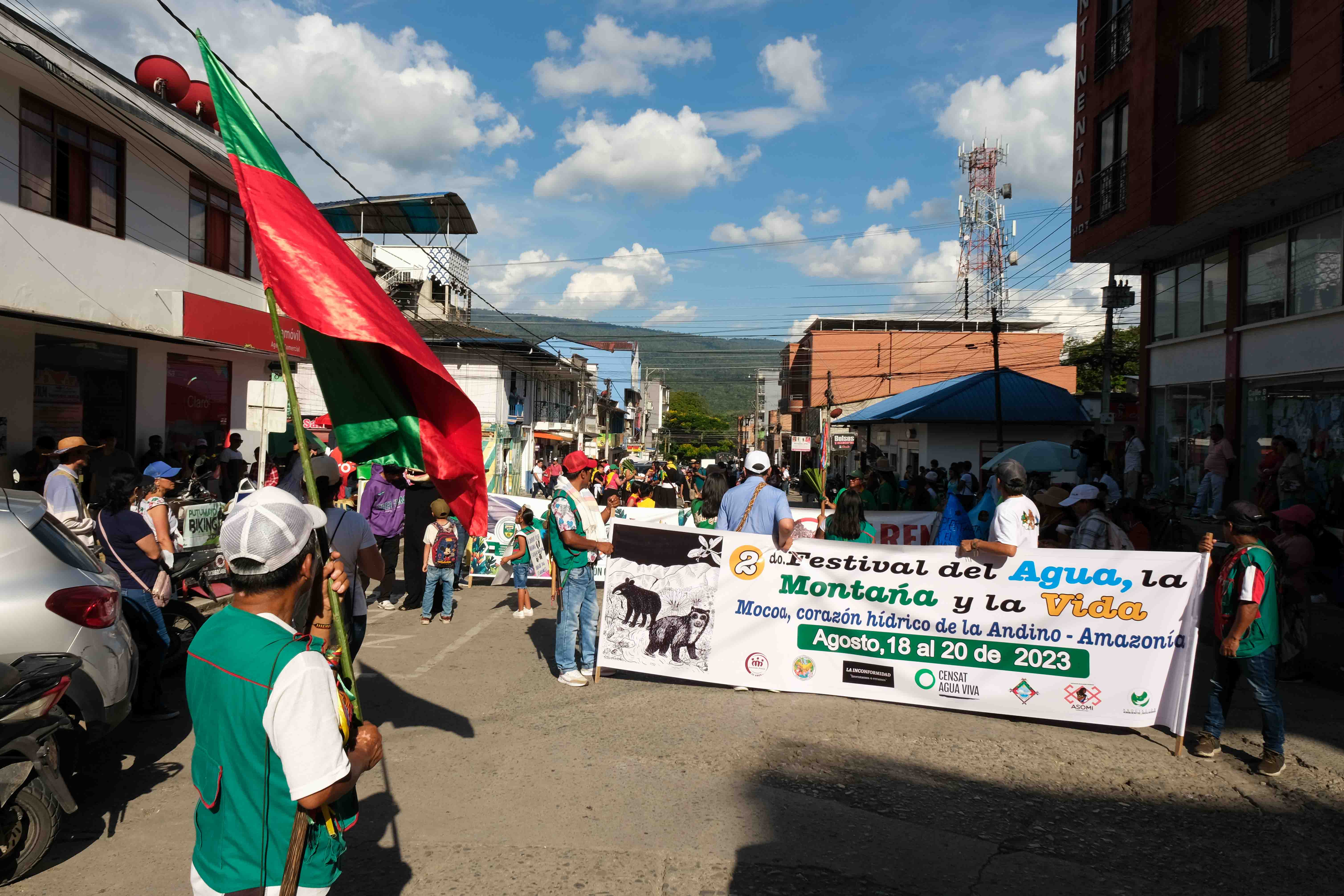 Al festival del Agua, la Montaña y la Vida asistieron indígenas de toda la región.