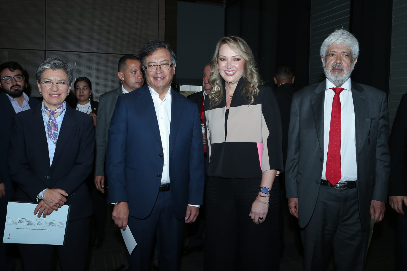 Claudia López, alcaldesa de Bogotá; Gustavo Petro, presidente de Colombia; Paula Cortés, presidenta ejecutiva de Anato; y Germán Umaña, ministro de Comercio, Industria y Turismo.