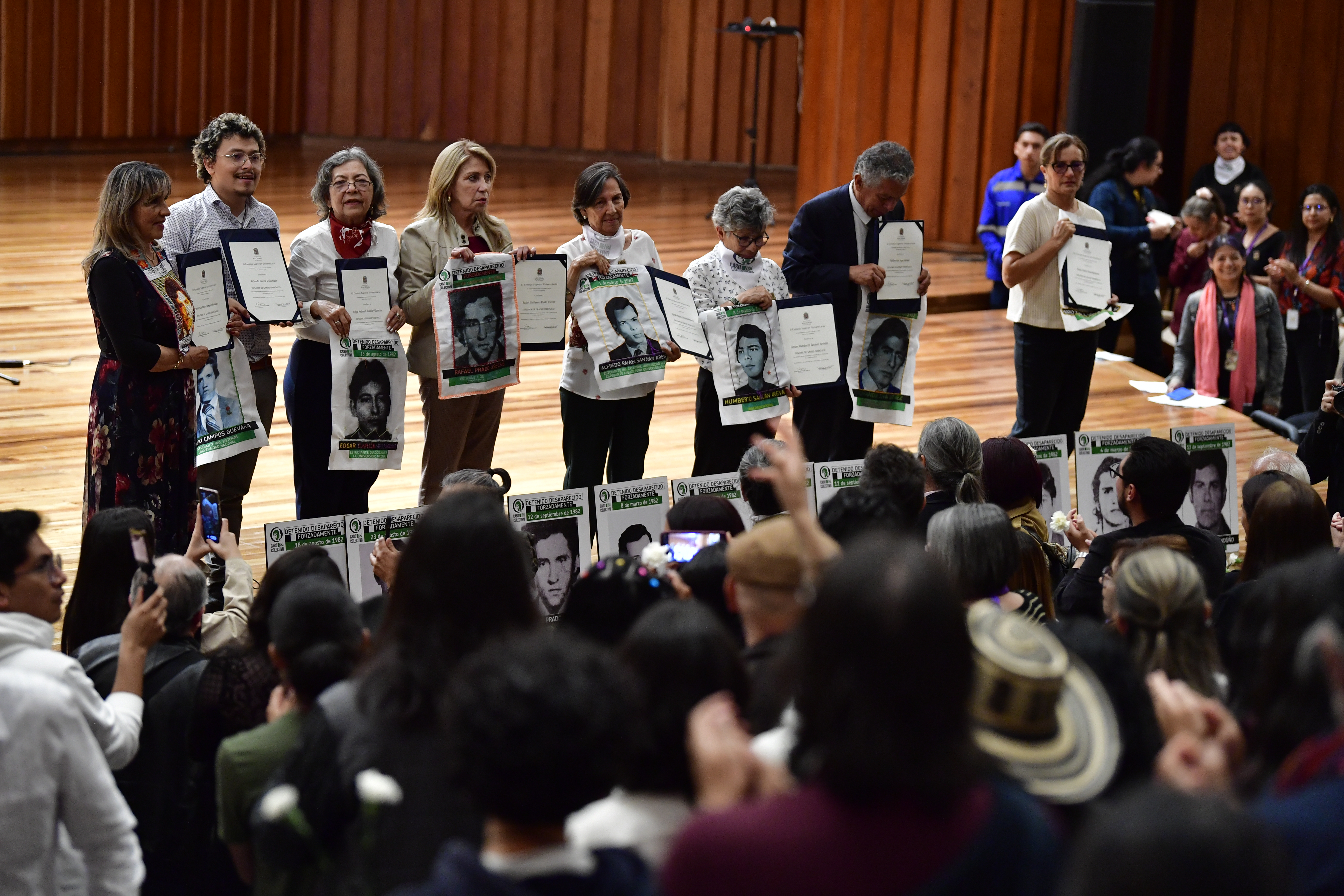 Graduación Póstuma Estudiantes de la Universidad Nacional
