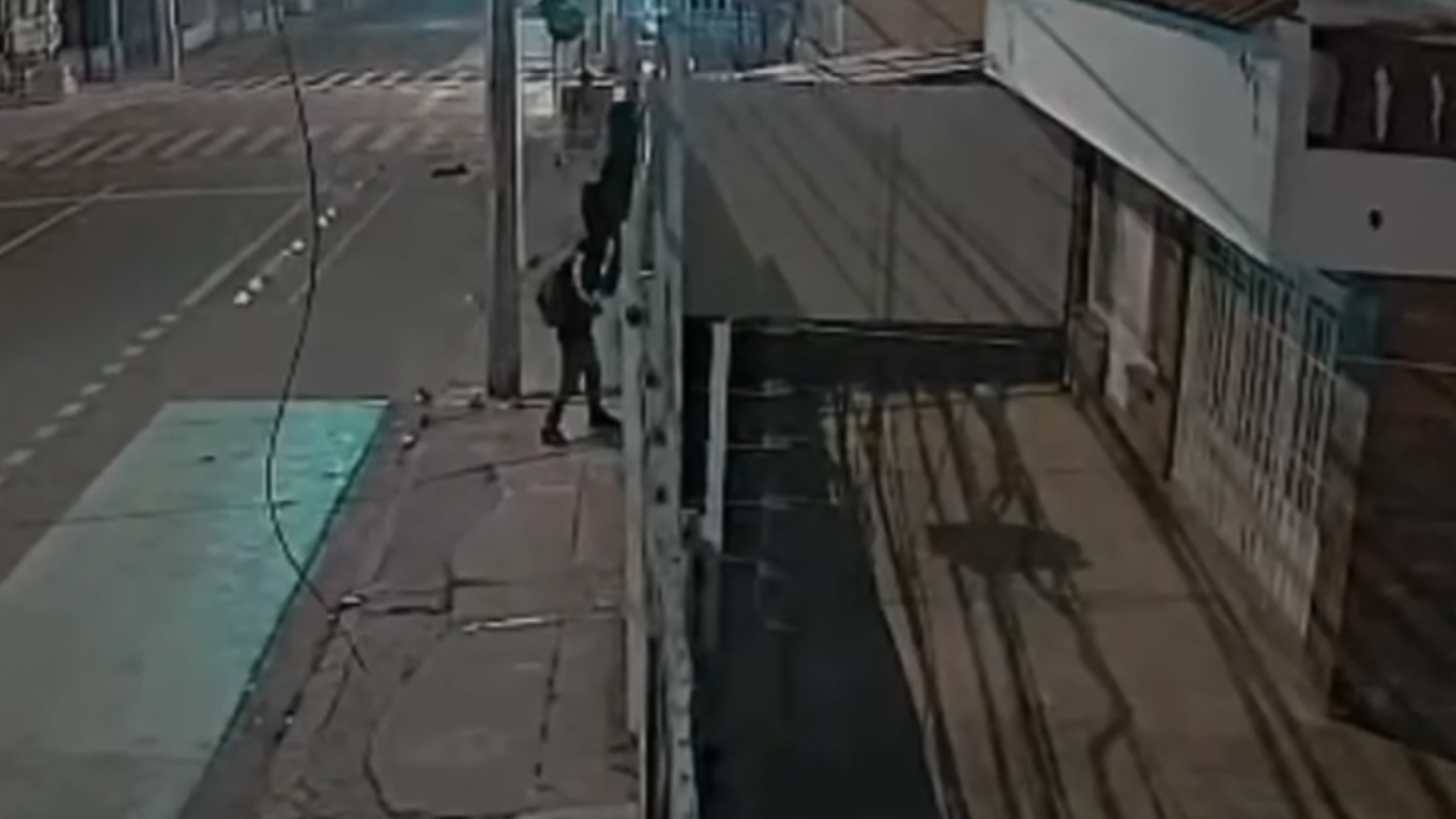 Ladrones madrugaron a robar una vivienda en Barrios Unidos: uno terminó capturado