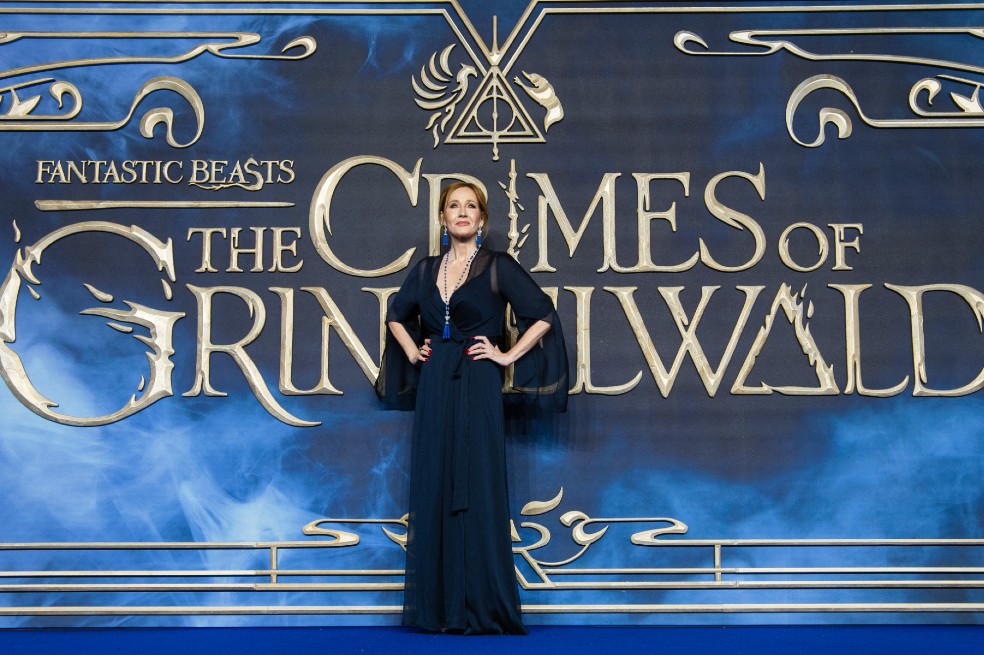 La creadora de Harry Potter cumple 60 años: lea una de sus novelas para adultos