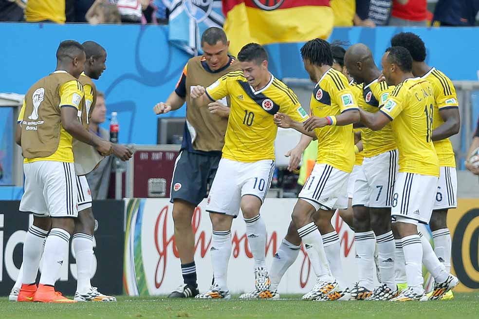Los jugadores de la selección celebran la anotación en el triunfo frente a los africanos.