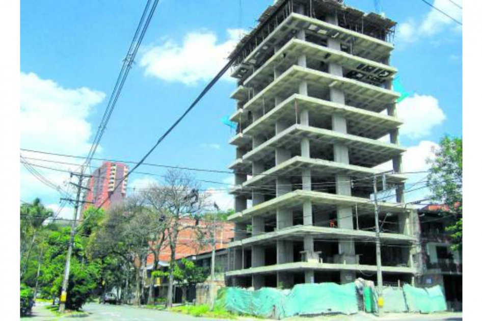 Martillo que cayó de un edificio dejó a un hombre herido en Medellín