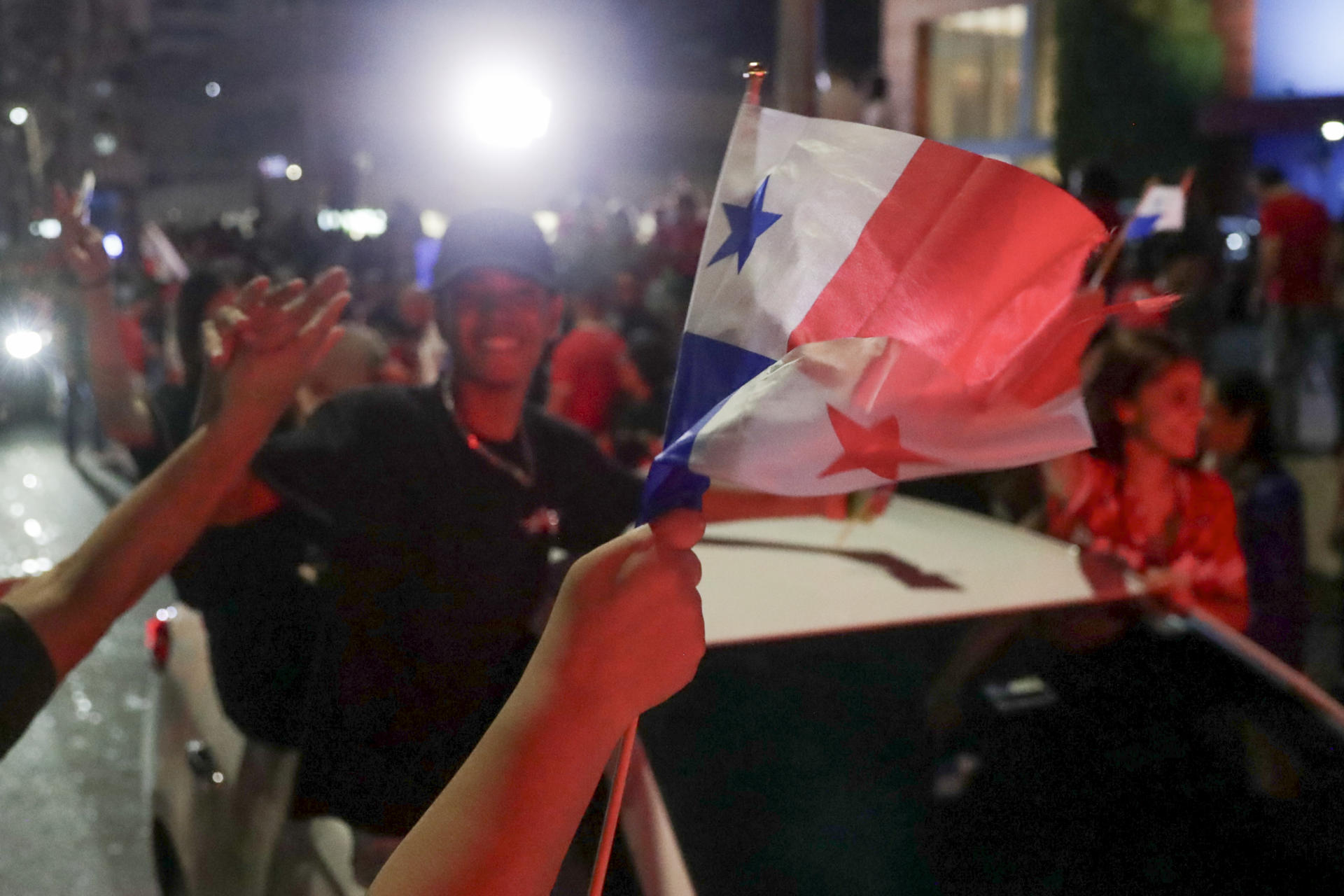 Presidente de Panamá llama “patriota” a quien llegue tarde por celebrar el paso al Mundial