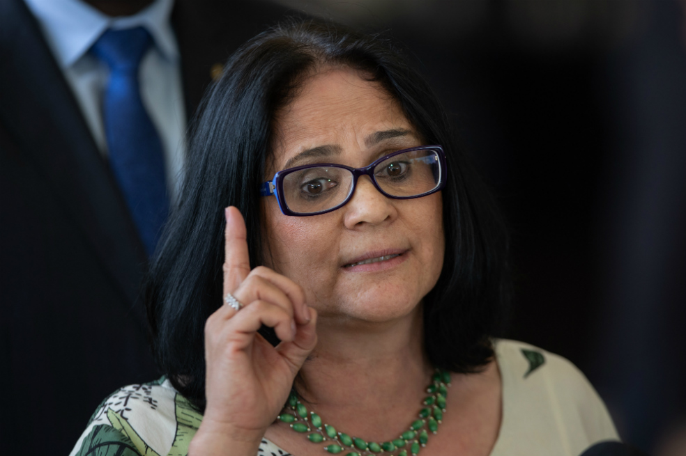 Niños de azul y niñas de rosa: las polémicas declaraciones de ministra de Bolsonaro