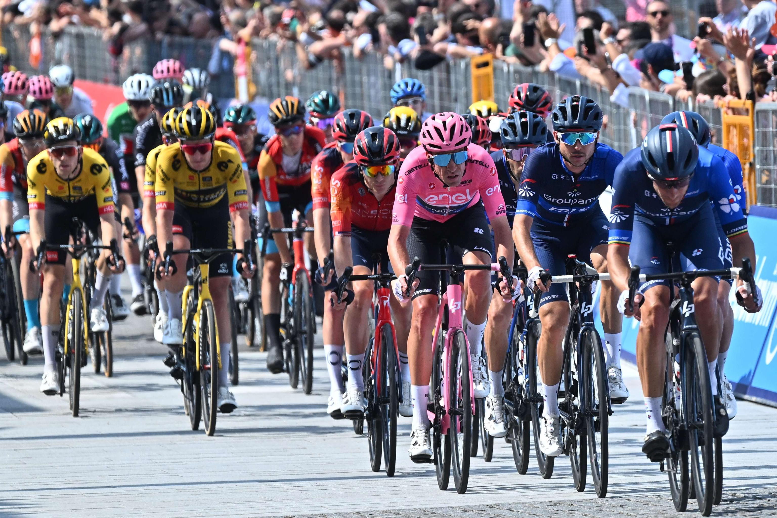 Bergamo (Italy), 21/05/2023.- French rider Bruno Armirail of Groupama - Fdj team wearing the overall leader's pink jersey in action to cross the finish line during the fifteenth stage of the 2023 Giro d'Italia cycling race over 195 km from Seregno to Bergamo, Italy, 21 May 2023. (Ciclismo, Italia) EFE/EPA/LUCA ZENNARO