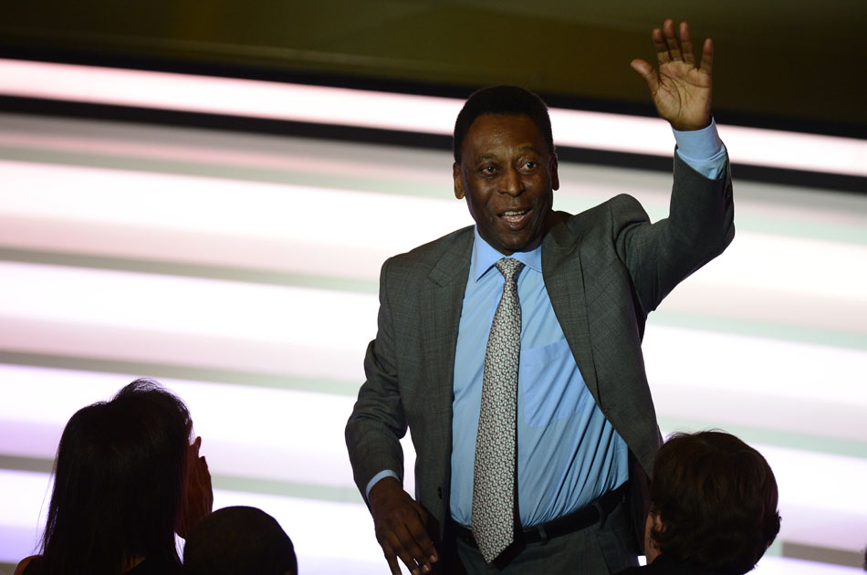 Pelé vuelve a estar hospitalizado
