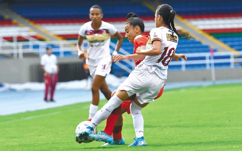 Por la dignidad en el fútbol femenino II (Fútbol paradójico)