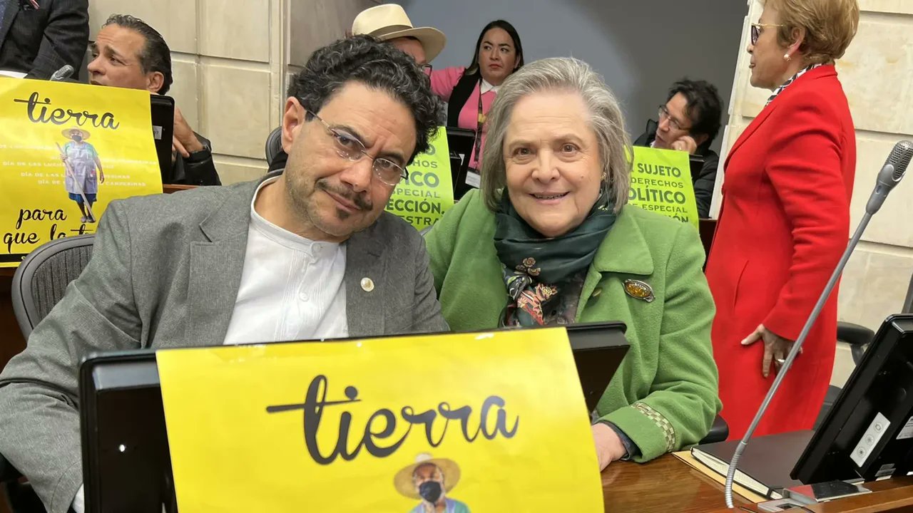 Iván Cepeda alista eventos para formalizar la adhesión de Clara López y Ariel Ávila