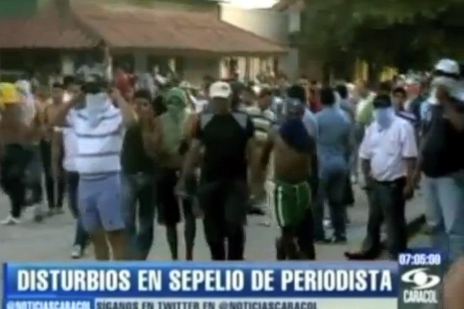 Fuertes disturbios en sepelio de periodista
