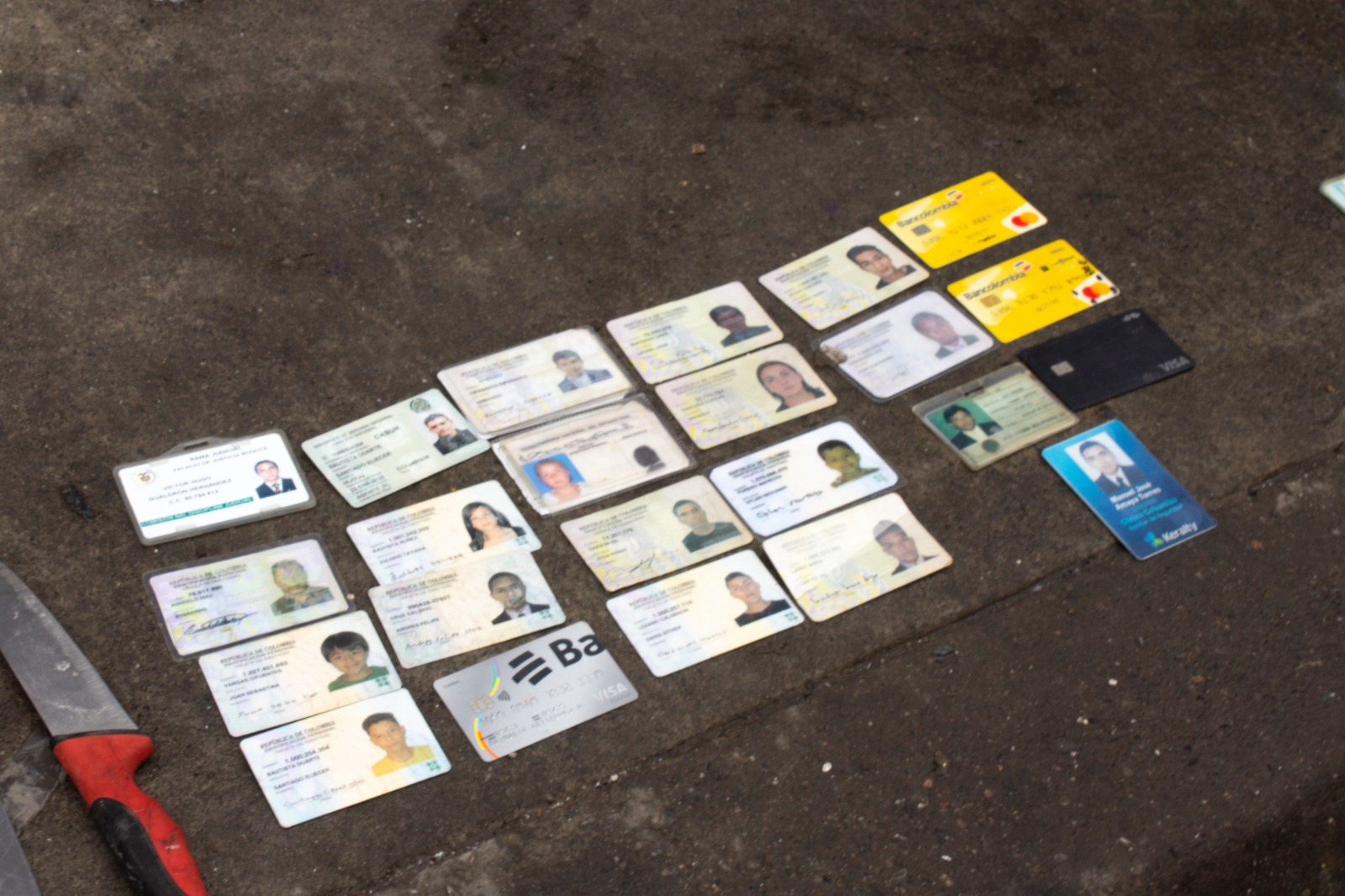 Incautan medicamentos adulterados y cédulas robadas en cercanías de Corabastos