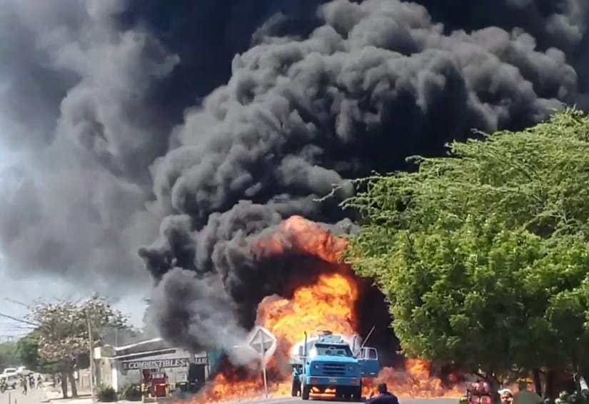 Camión cisterna cargado de combustible se incendió y explotó en Maicao, La Guajira