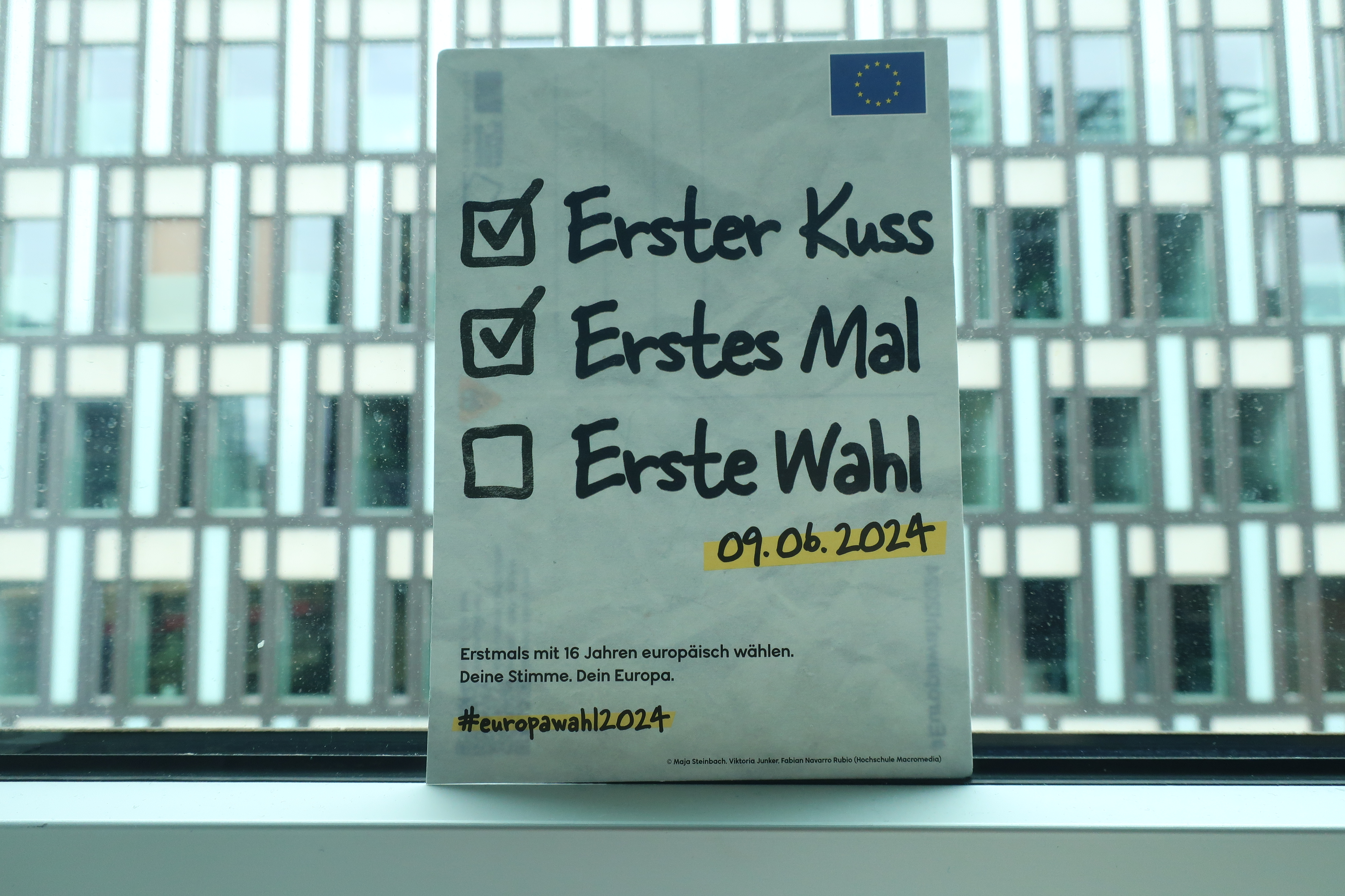 BERLÍN, 04/06/2024.- Además de Alemania, donde unos 780.000 jóvenes de 16 años están llamados por primera vez a las urnas en las elecciones europeas de esta semana, hay otros tres países de la Unión Europea (UE,) Austria, Bélgica y Malta, donde se puede votar a esa edad y uno, Grecia, donde el voto está permitido a los electores que cumplan 17 años en 2024. Aunque el voto a partir de los 18 años sigue siendo la norma en la mayoría de los países de la Unión Europea, algunos Gobiernos, como el de España, han dado señales a favor de rebajar la edad mínima para tener derecho al voto, como recomendó en 2022 el Parlamento Europeo. EFE/ José Manzaneque