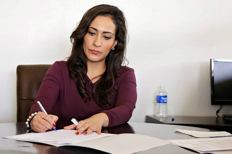 Qué es la ‘brecha de castigo’ que experimentan las mujeres financieras