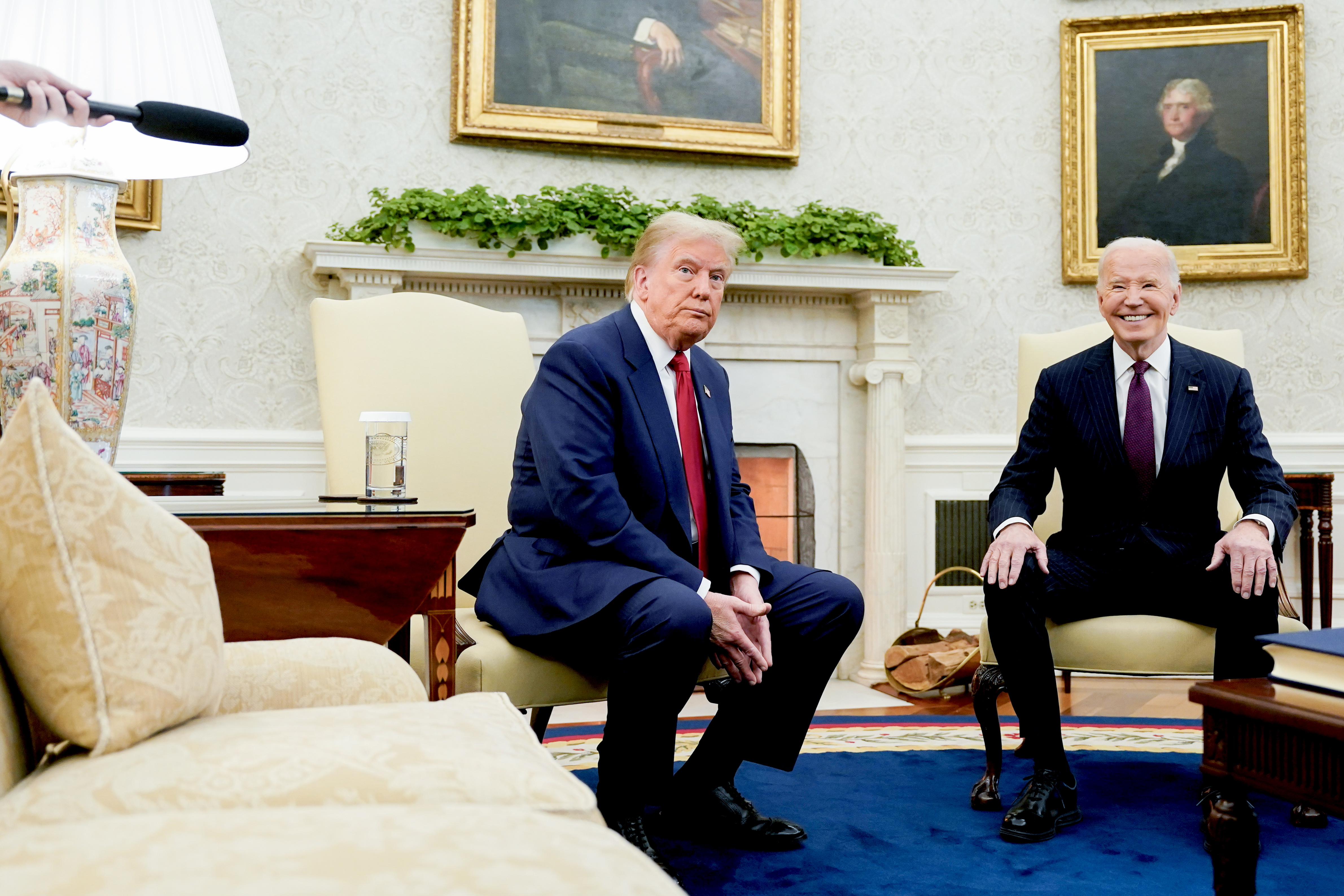 Trump vuelve triunfante a la Casa Blanca para reunirse con Biden