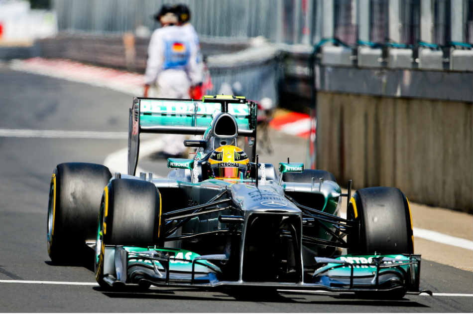 Hamilton logró la tercera 'pole' consecutiva y la cuarta en la temporada 2013.