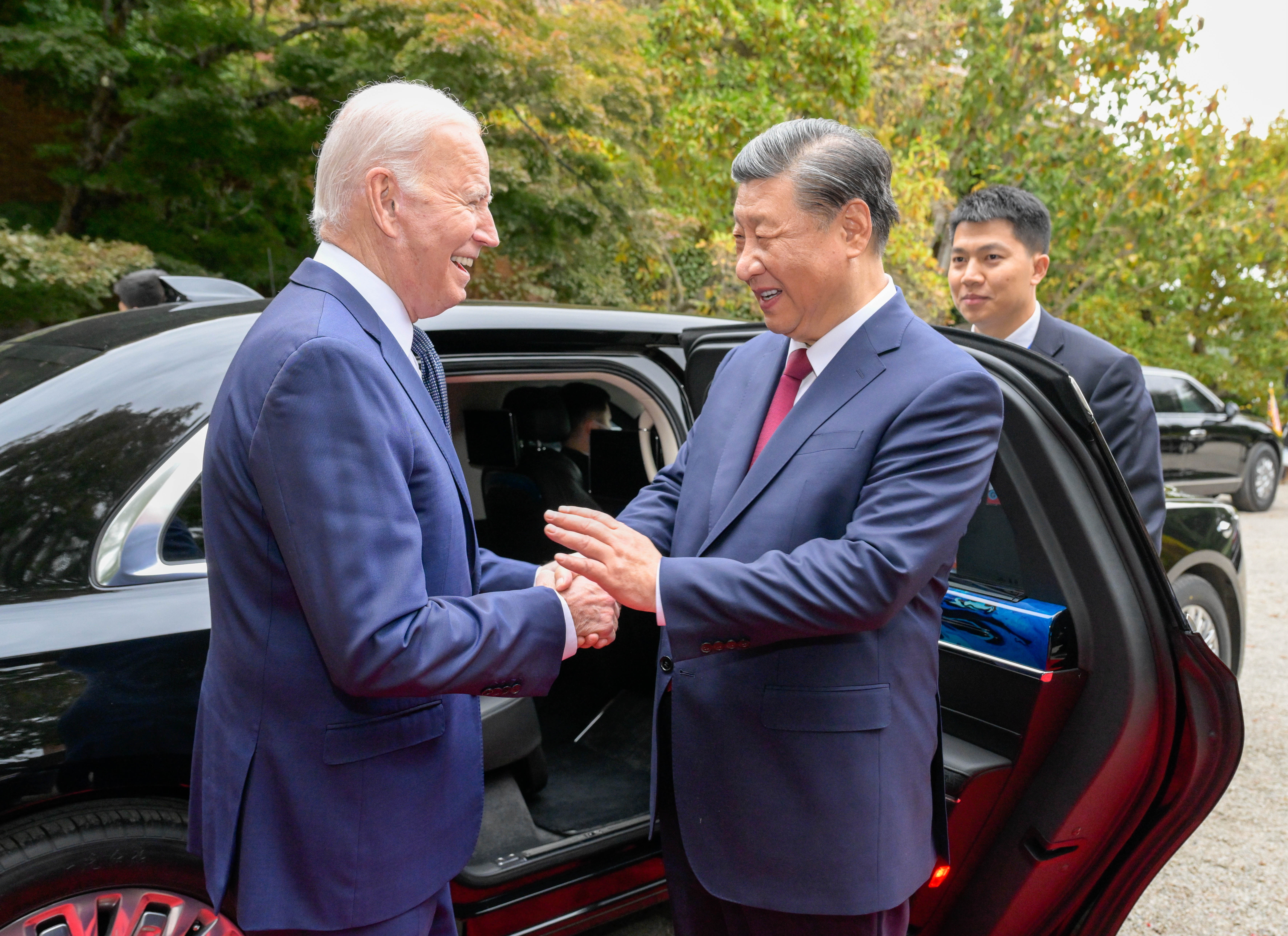 Estados Unidos y China reanudan diálogos militares tras una pausa de un año