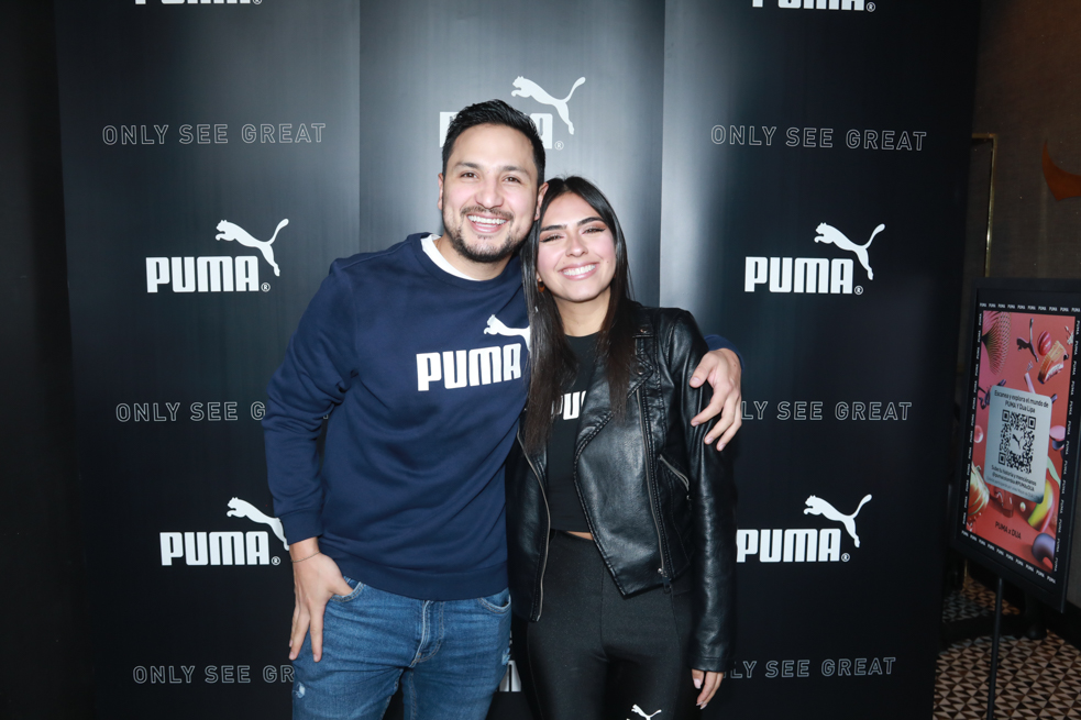 Puma y Dua Lipa CROMOS La marca de ropa deportiva PUMA al ser uno de las marcas asociadas a la cantante británica Dua Lipa quien estuvo de concierto este 19 de septiembre en Bogotá desarrolló una campaña de activación en la cual varios famoso asistieron como invitados de la marca a compartir de este espectáculo.