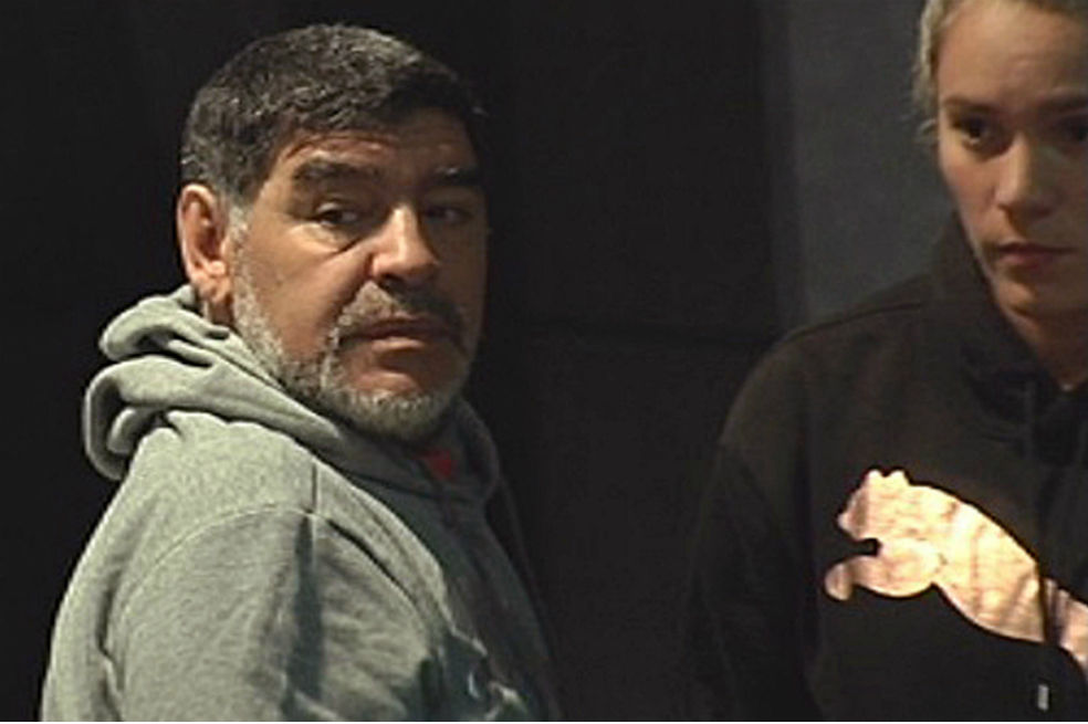 Maradona llegó a Madrid para apoyar al Napoli en la Champions