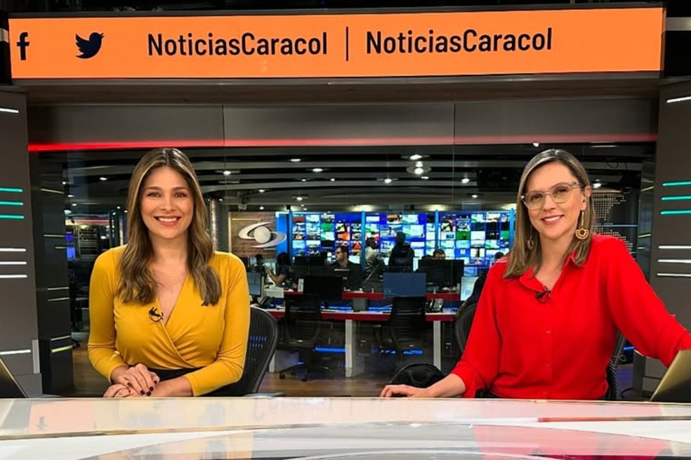 Presentadora de Noticias Caracol cometió error en vivo. Colega no aguantó la risa
