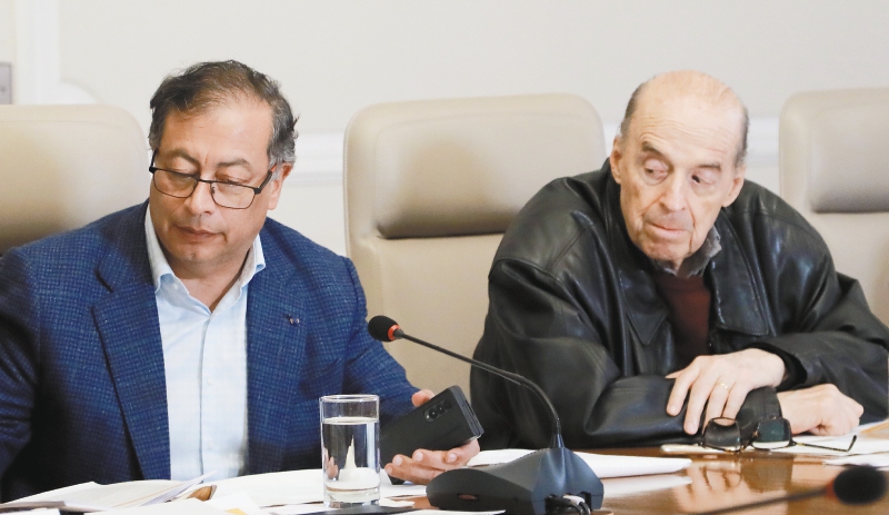 Gustavo Petro denunció a Álvaro Leyva por supuesto plan para sacarlo del poder