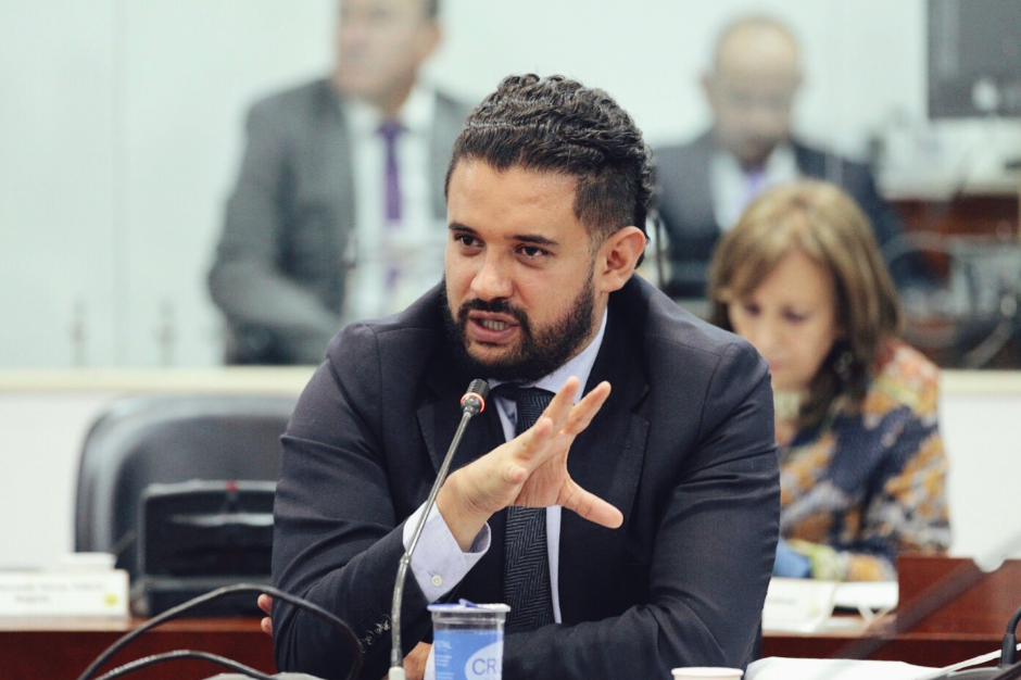 Derecho a réplica de la oposición aún no lo resuelve el CNE