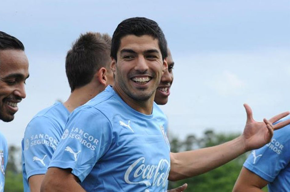 Luis Suárez se reincorporó a la selección uruguaya