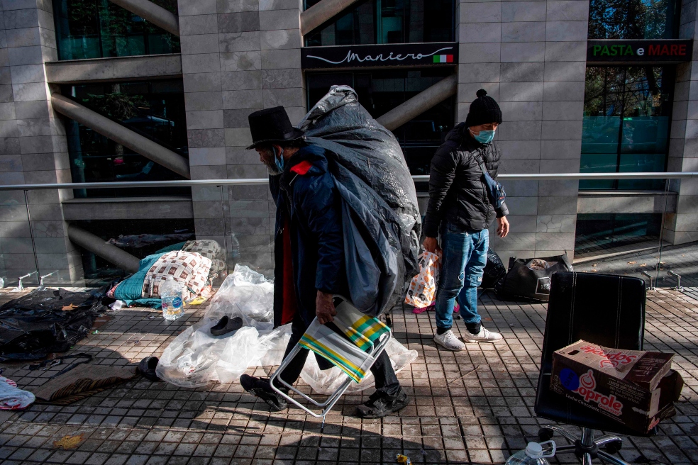 Luego de semanas de negarse a abandonar el campamento en espera de un vuelo humanitario, debieron ser trasladados a albergues.