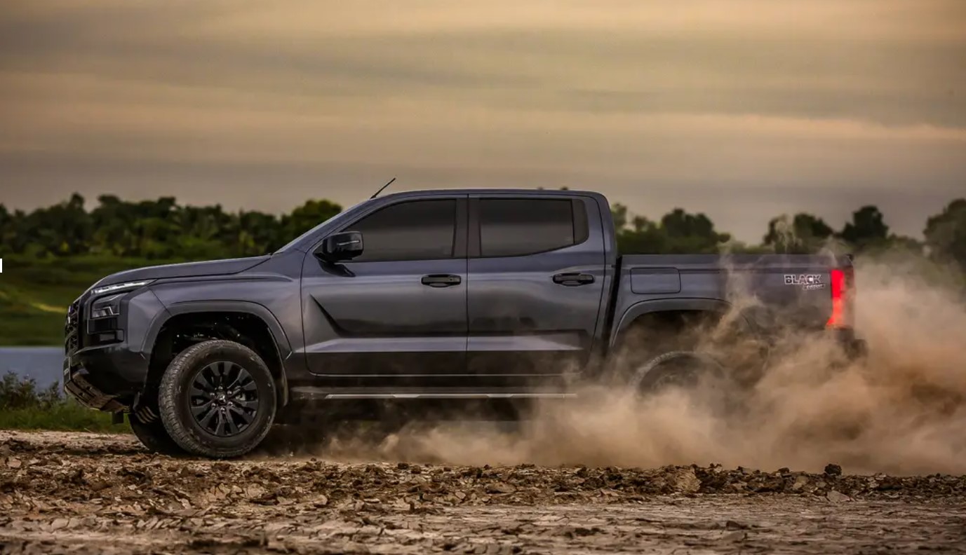 Mitsubishi Triton Black Edition