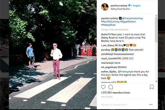 Paul McCartney vuelve a cruzar Abbey Road 49 años después de hacerlo con Los Beatles