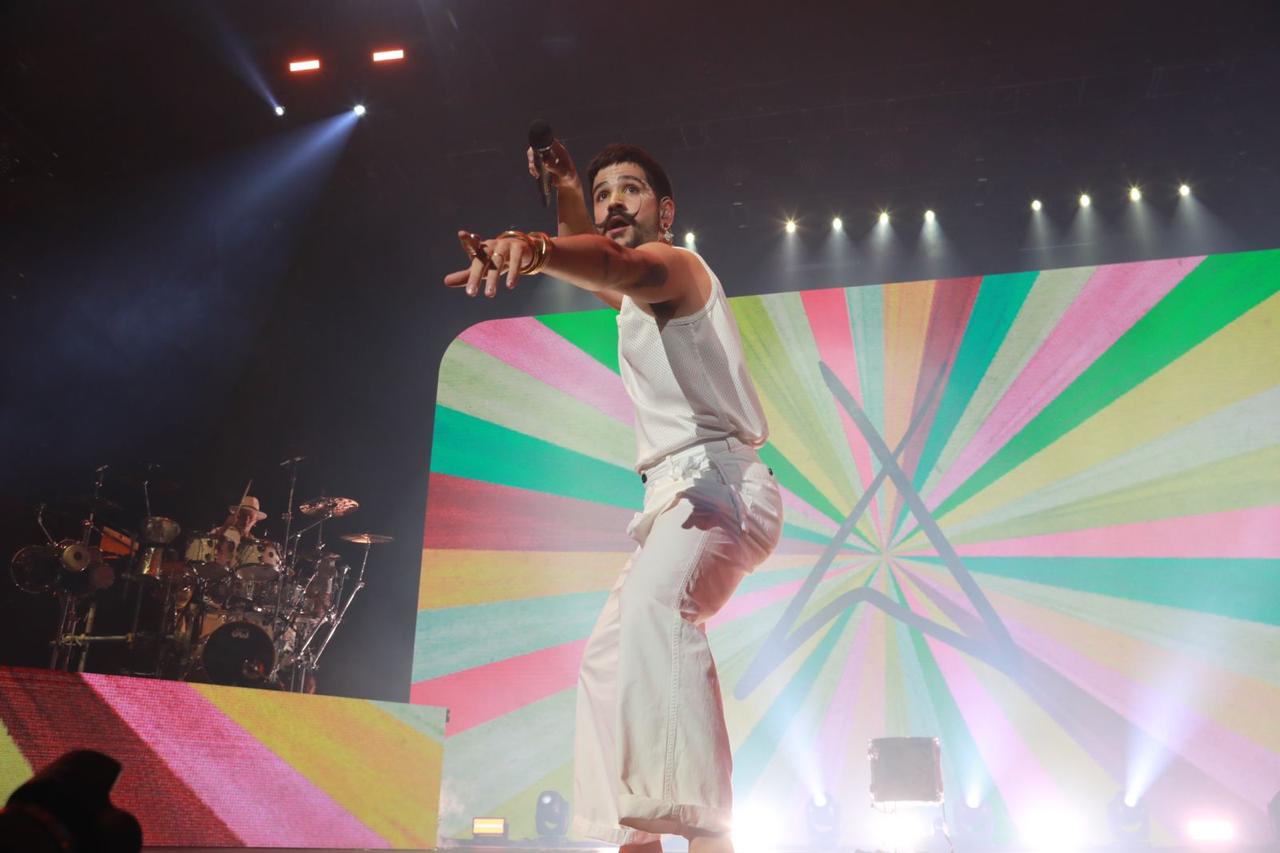 Camilo Echeverry pisó por segunda vez el Movistar Arena y brindó el primero de sus dos conciertos en la capital colombiana.