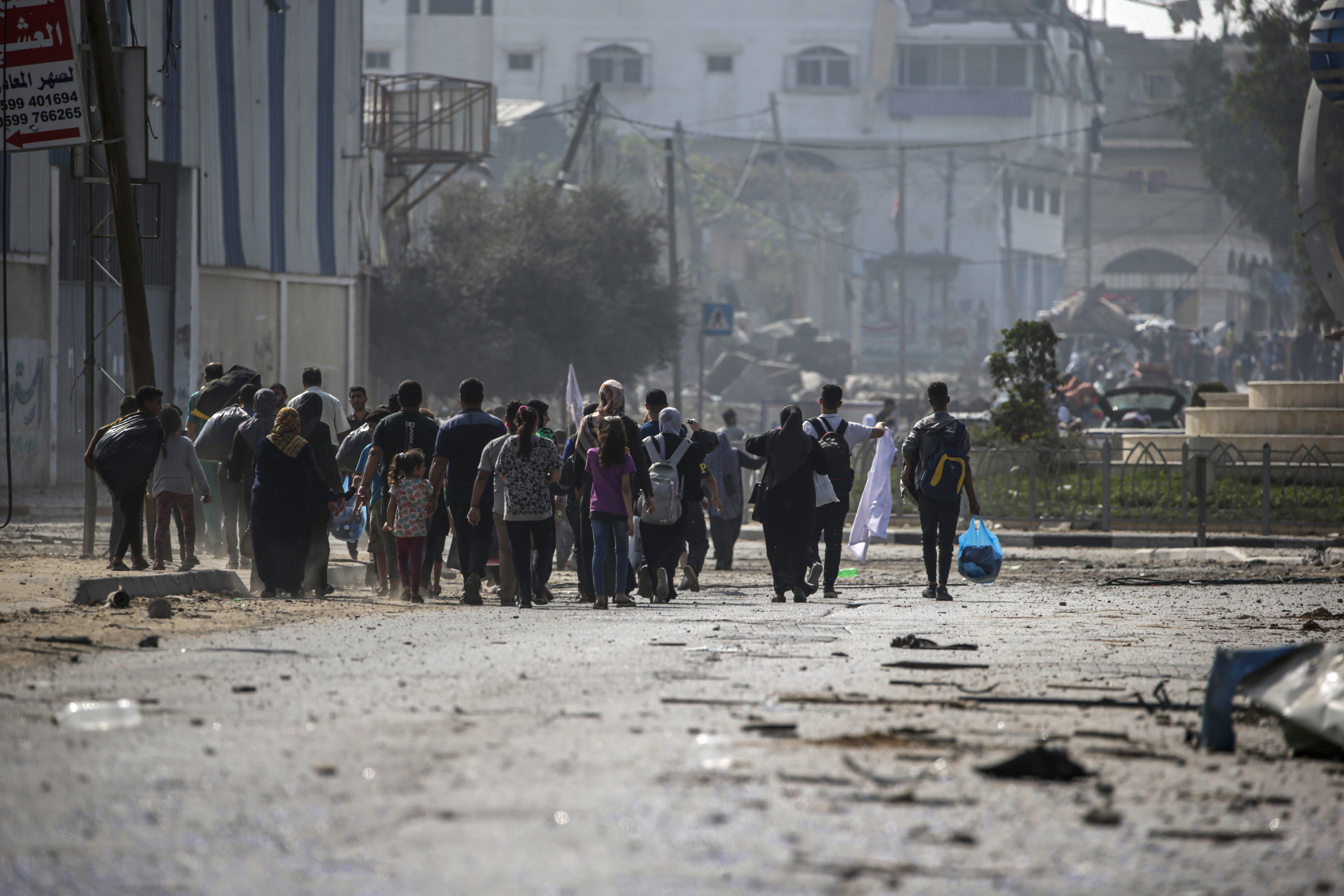 Gaza: más de 10.000 fallecidos; palestinos con doble nacionalidad salen por Egipto