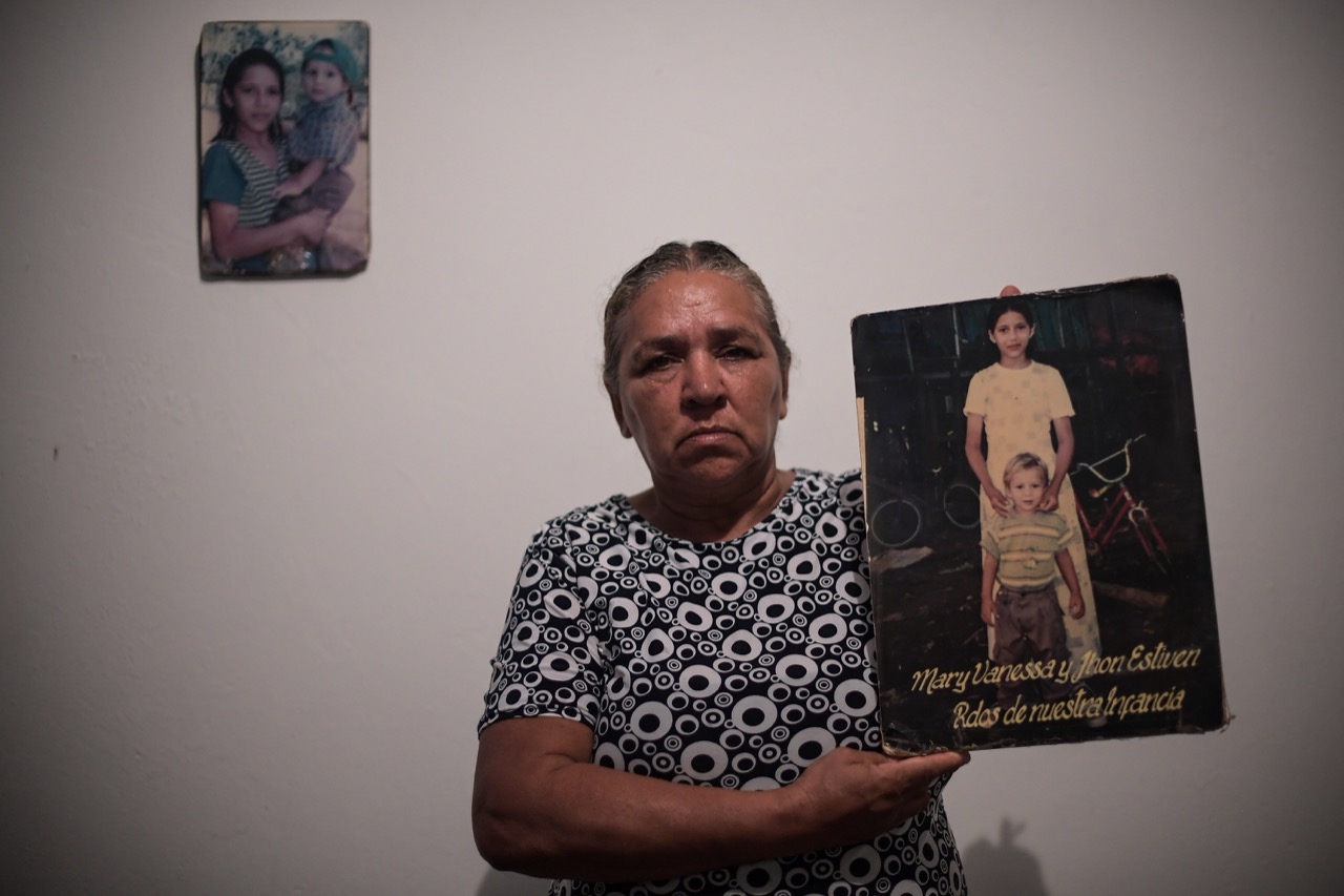 Margy tenía 11 años cuando desapareció. Su madre, doña Magnolia, pide ayuda para encontrar a sus hijas y exige que se les cumpla a las víctimas, así como a quienes dejaron las armas.