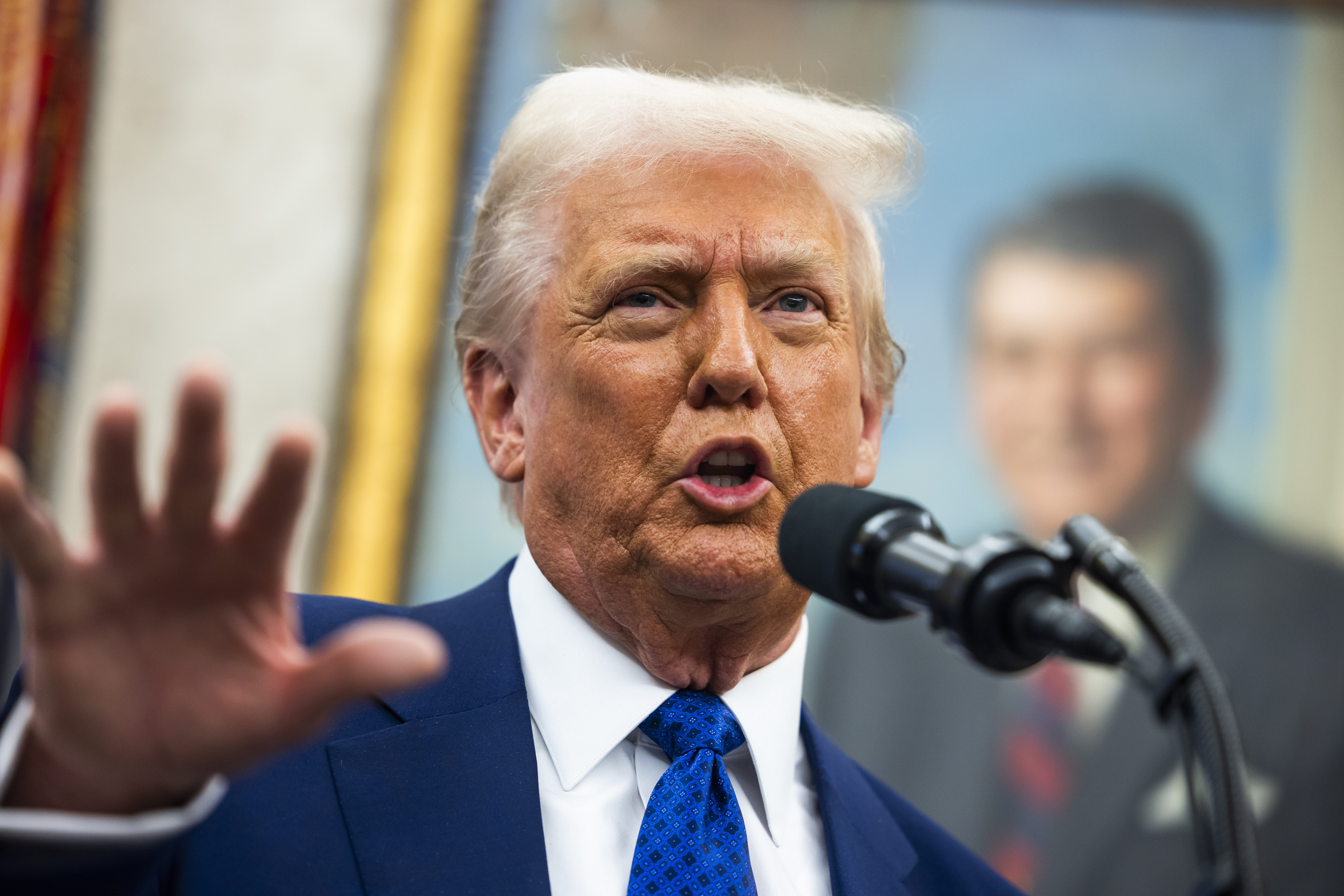 Trump avanza en su guerra comercial: anunció aranceles recíprocos