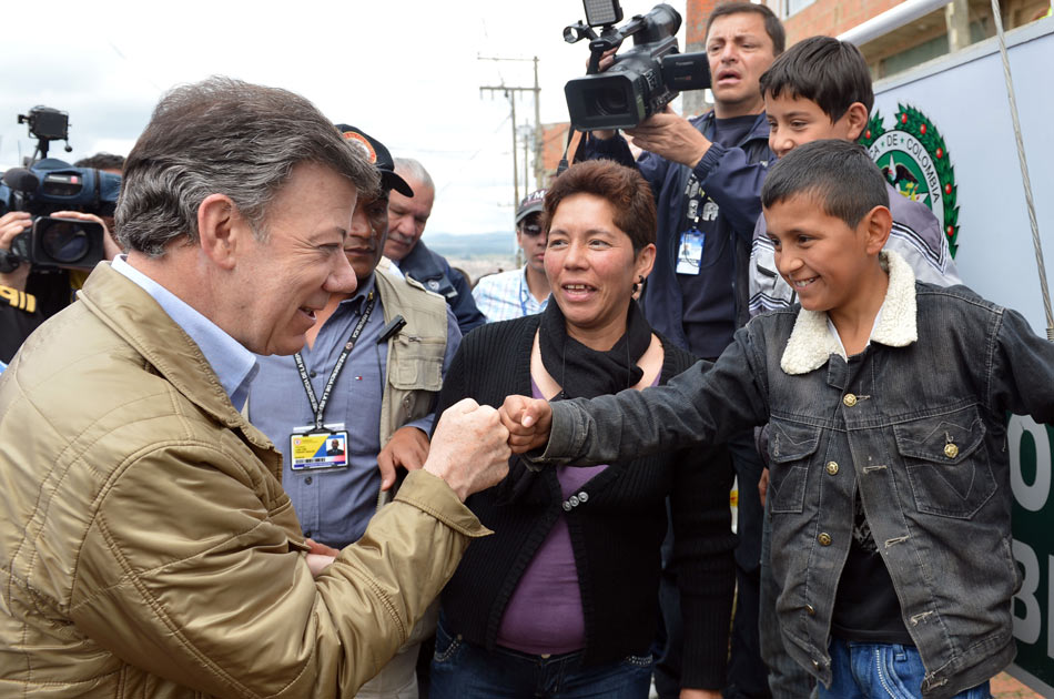 Vehemente defensa de Santos a la reforma tributaria