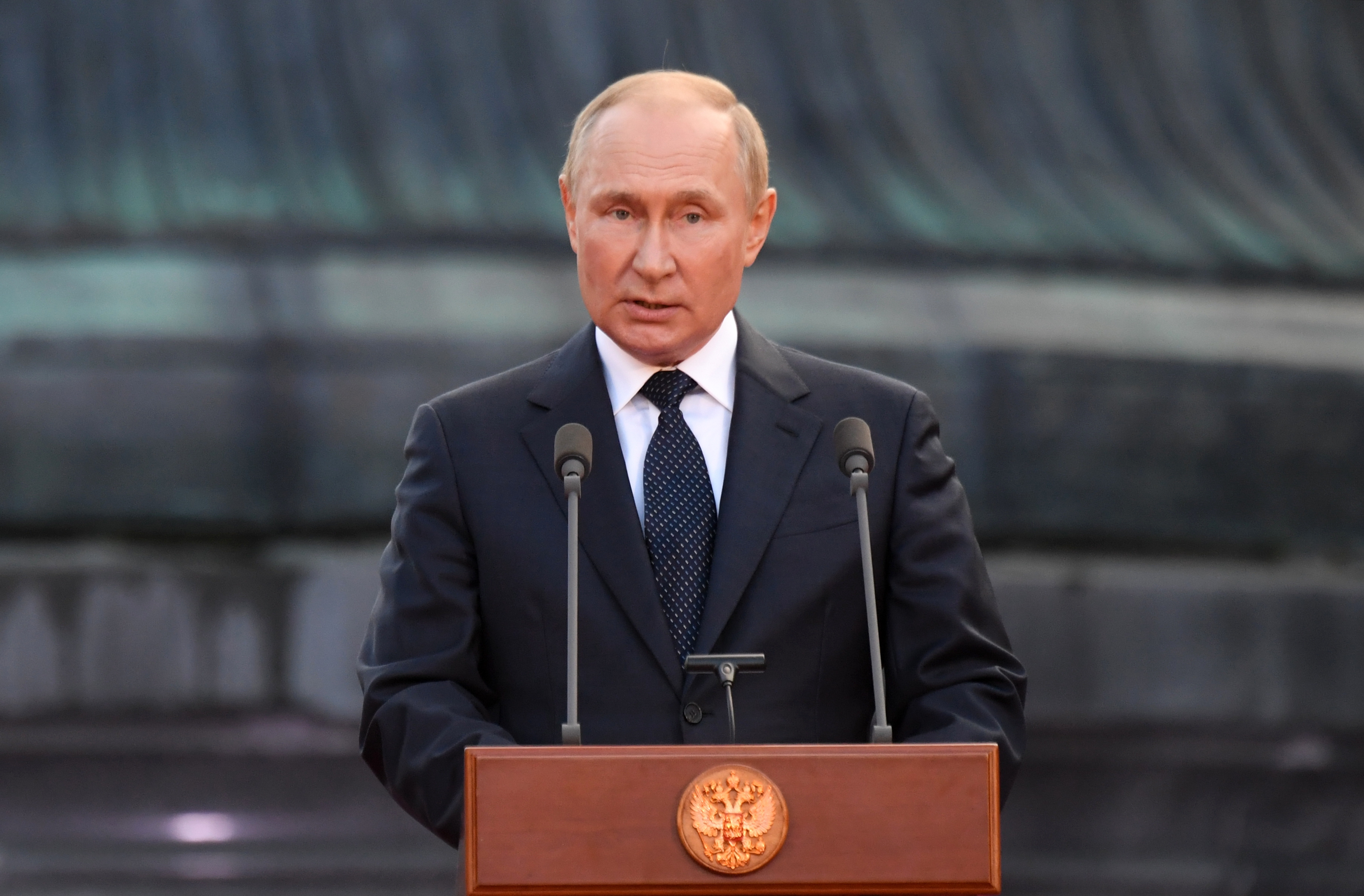 Putin calificó de “acto terrorista inhumano” a un tiroteo en una escuela rusa