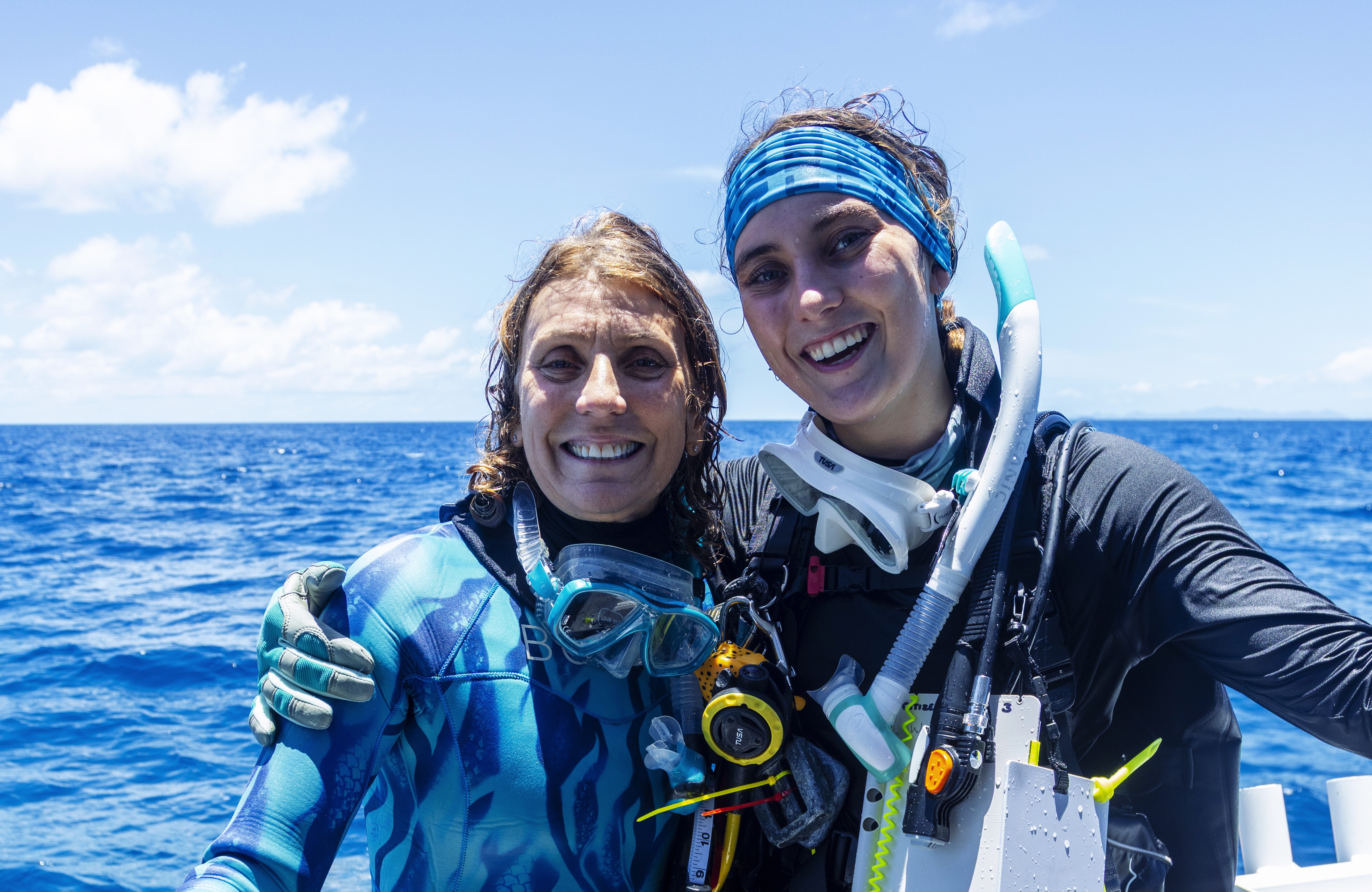 Mamá e hija descubren la colonia de coral más grande registrada hasta el momento en el mundo