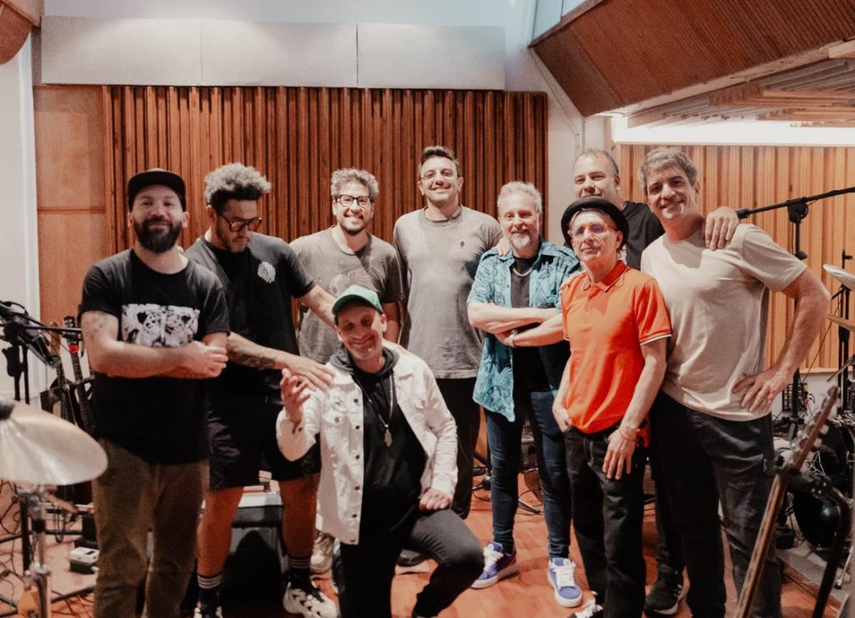 Los Tipitos & No Te Va Gustar presentan nueva versión de ‘Campanas en la Noche’
