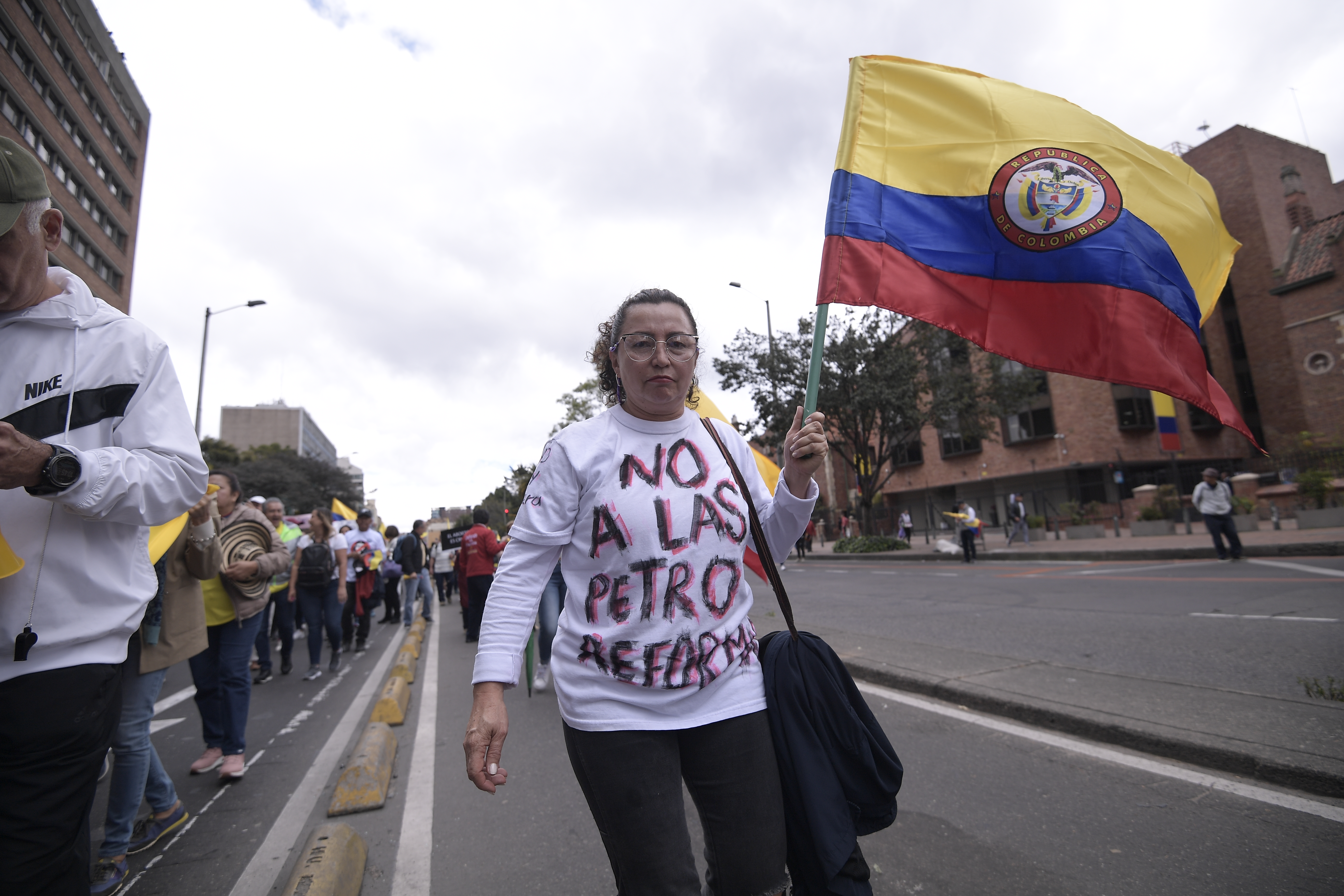Un día después de la movilización a favor del Gobierno, sectores de la oposición convocaron una “contramarcha” para rechazar las reformas pensional, laboral y a la salud.